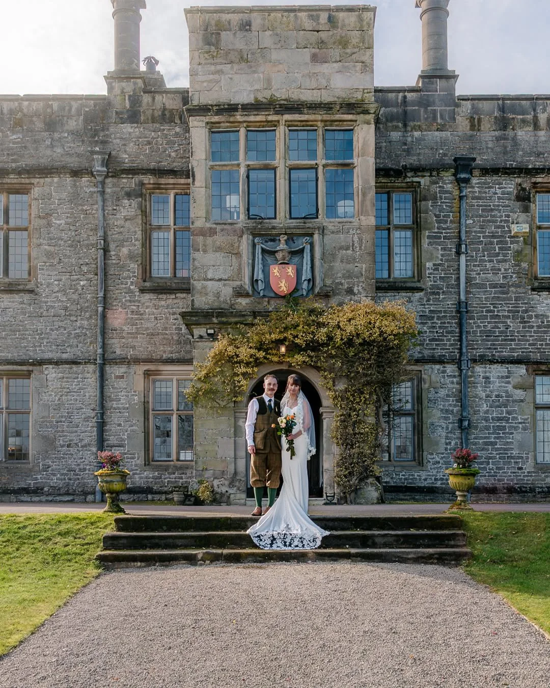 Toni and Fraser's wedding earlier this month took place at the wonderful @tissingtonhallweddings. This was by far the most spectacular and historic venue I've shot at to date. The team there were so helpful and hospitable, and the sunshine was a welc