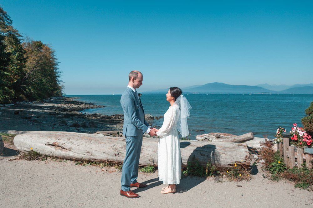 bride and groom elope in Canada