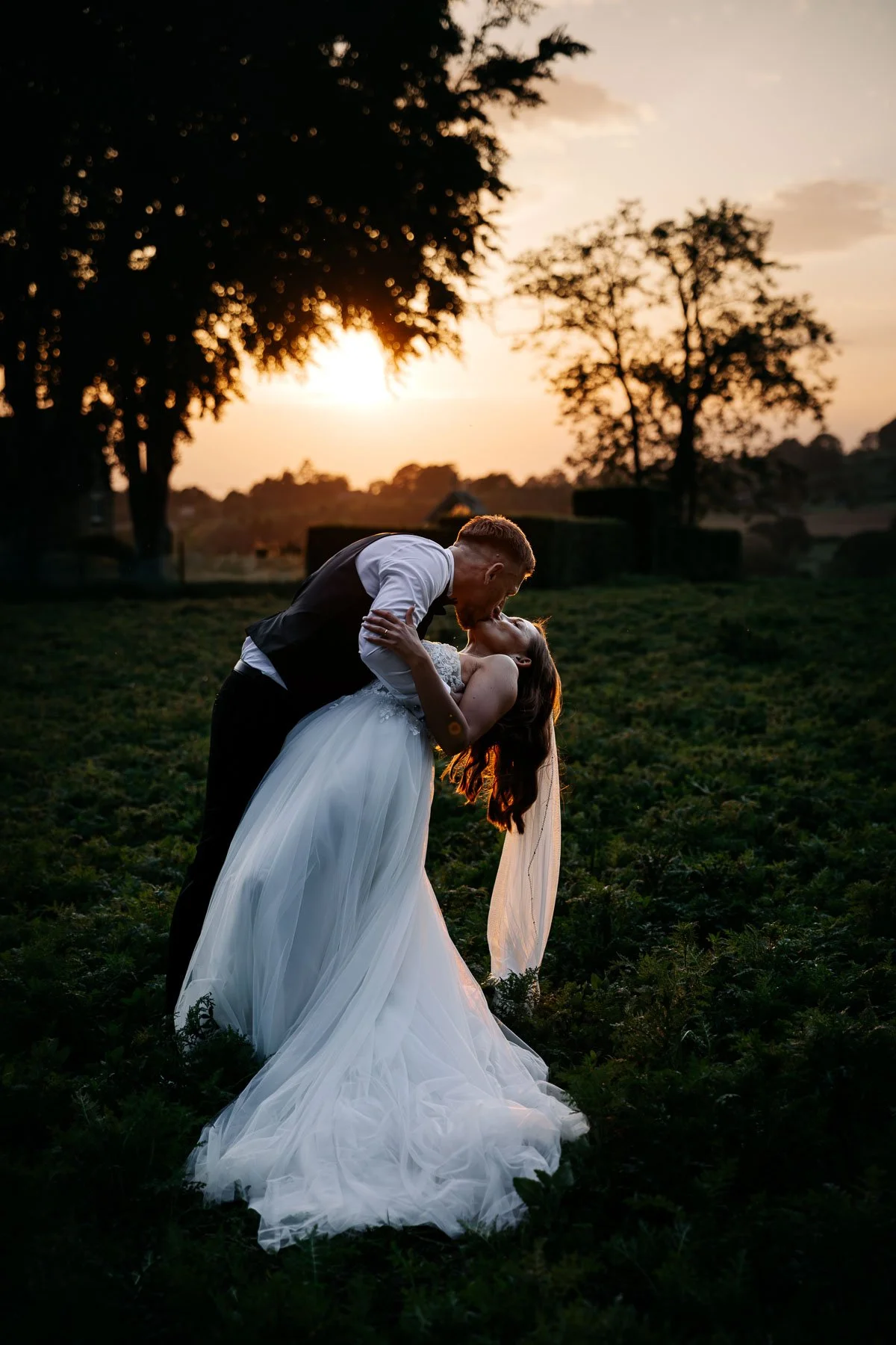 dip kiss at a wedding in the cotswolds