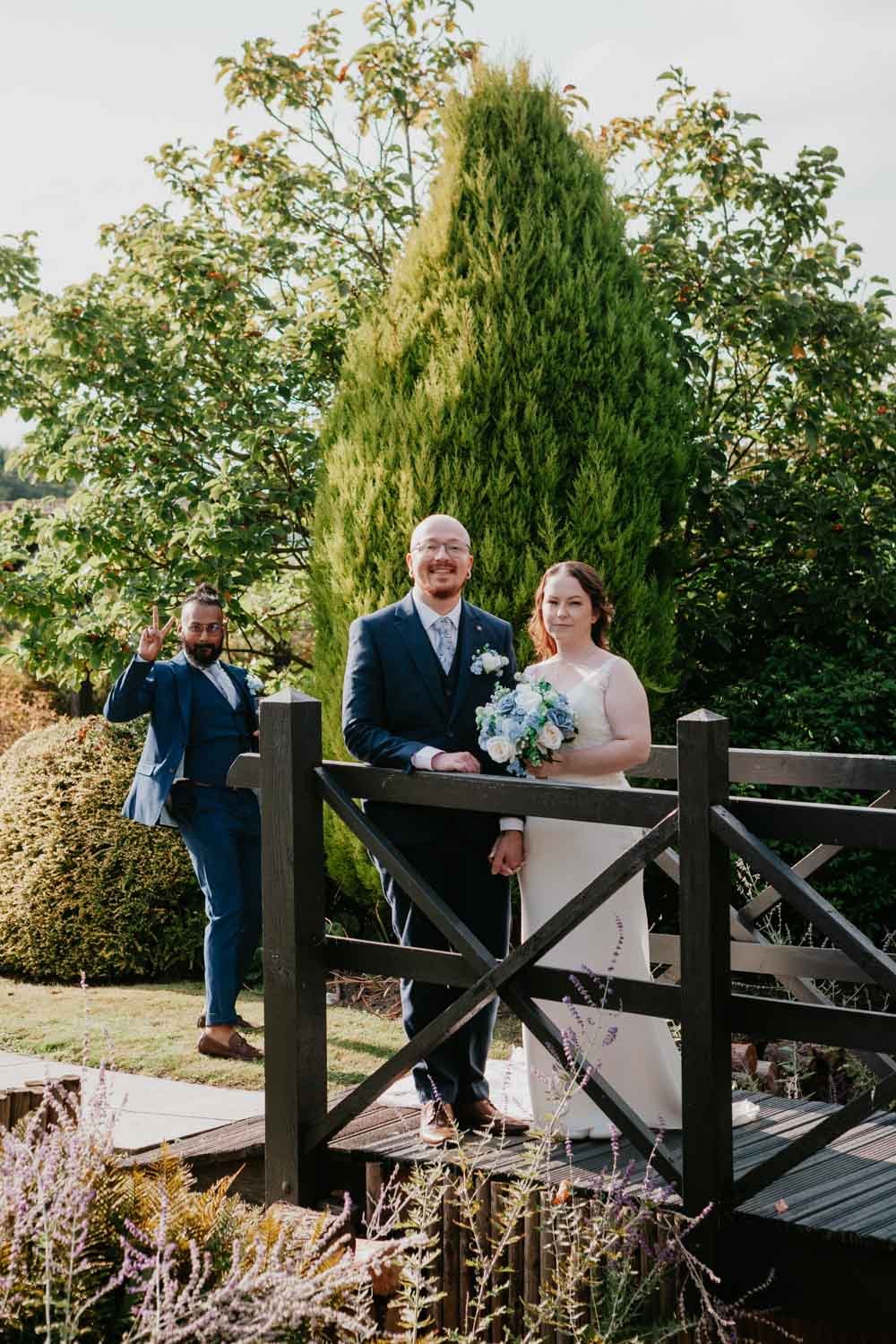 guest photobombs the bride and groom photoshoot