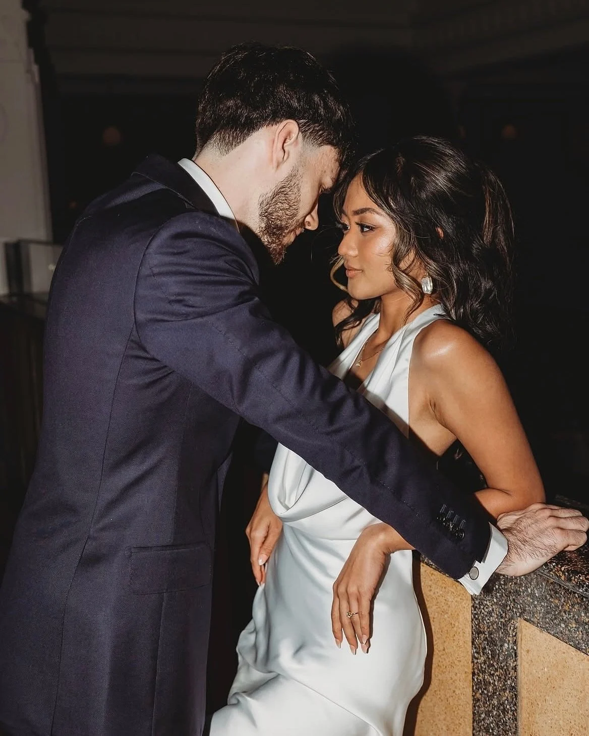 Bridal glow ✨ obsessed with these photos of Wangi and Ewan&rsquo;s big day 💍 

Hair and Makeup for natural beauty @wangirevell - no trial required 🫶🏻

@lindamariephotographyau 📸 
@peachie.au @printhallweddings 

..
.
#perthmakeup #perthwedding #p