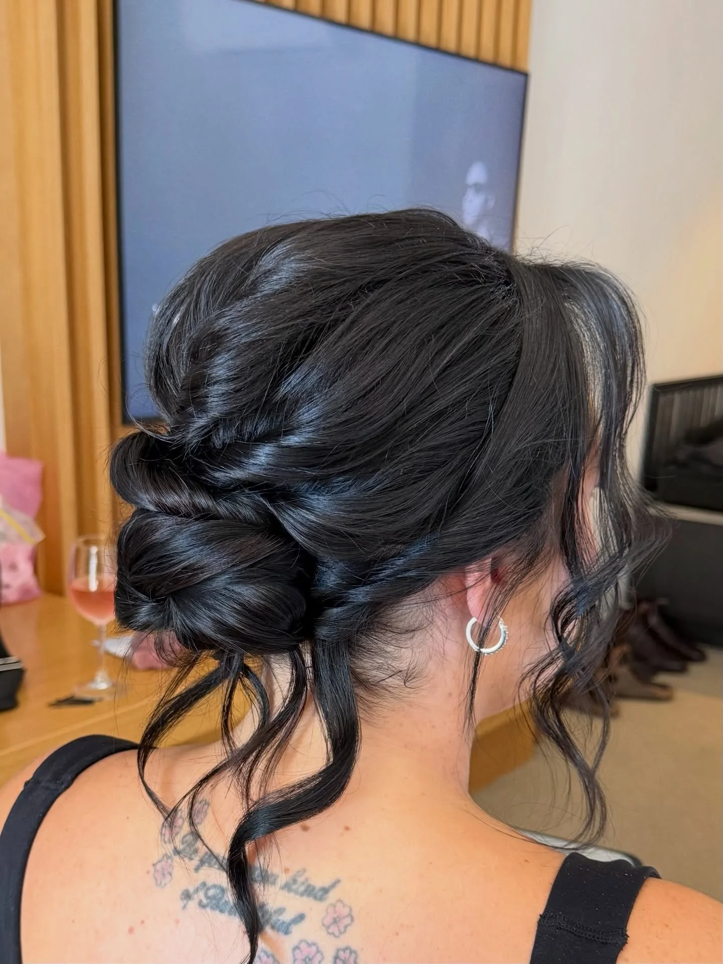Me 🤝 textured updos on dark hair ! Gorgeous Shannen couldn&rsquo;t believe her hair could look this good 🥰

..
.
#perthhairstylist #perthbride  #perthmakeupandhair #hairstyle #texturedupdo 

Booragoon based (Perth SOR) hair and makeup artist, mobil