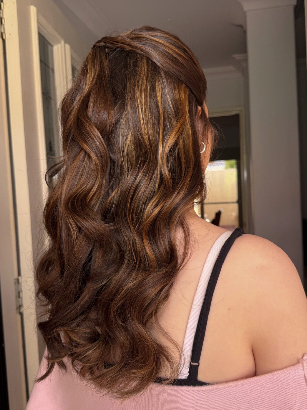 This hairstyle 🤝 Amanda&rsquo;s gorgeous highlights! 

Ball hair and makeup for beautiful Amanda! Had the best time yapping whilst creating this soft glam makeup and a half updo! 🫶🏻 

Swipe for the final result and their sweet ride! 🚙 

..
.
#bal