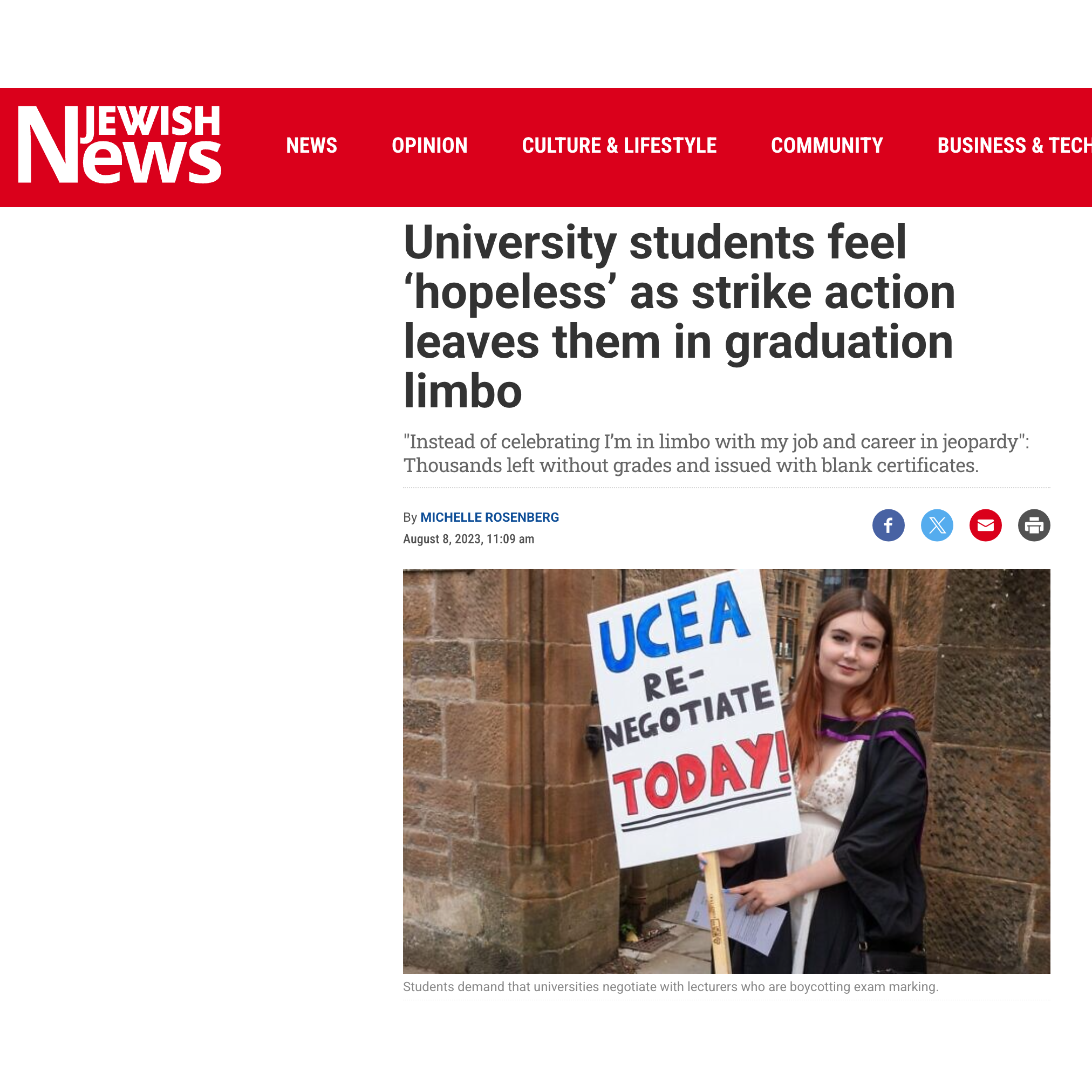 Glasgow University student protest at main gates