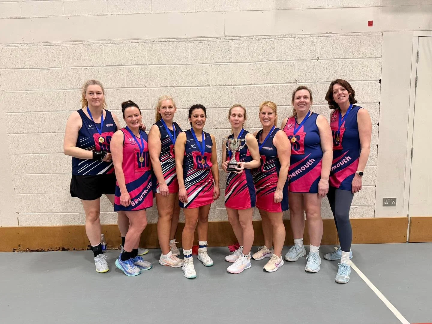 Well done to our incredible Vets who won the Dorset Net Vets tournament this afternoon. They were amazing and go on to represent Dorset in the nationals . 

Thanks to Netball Dorset for organising the event and to the umpires and officials.