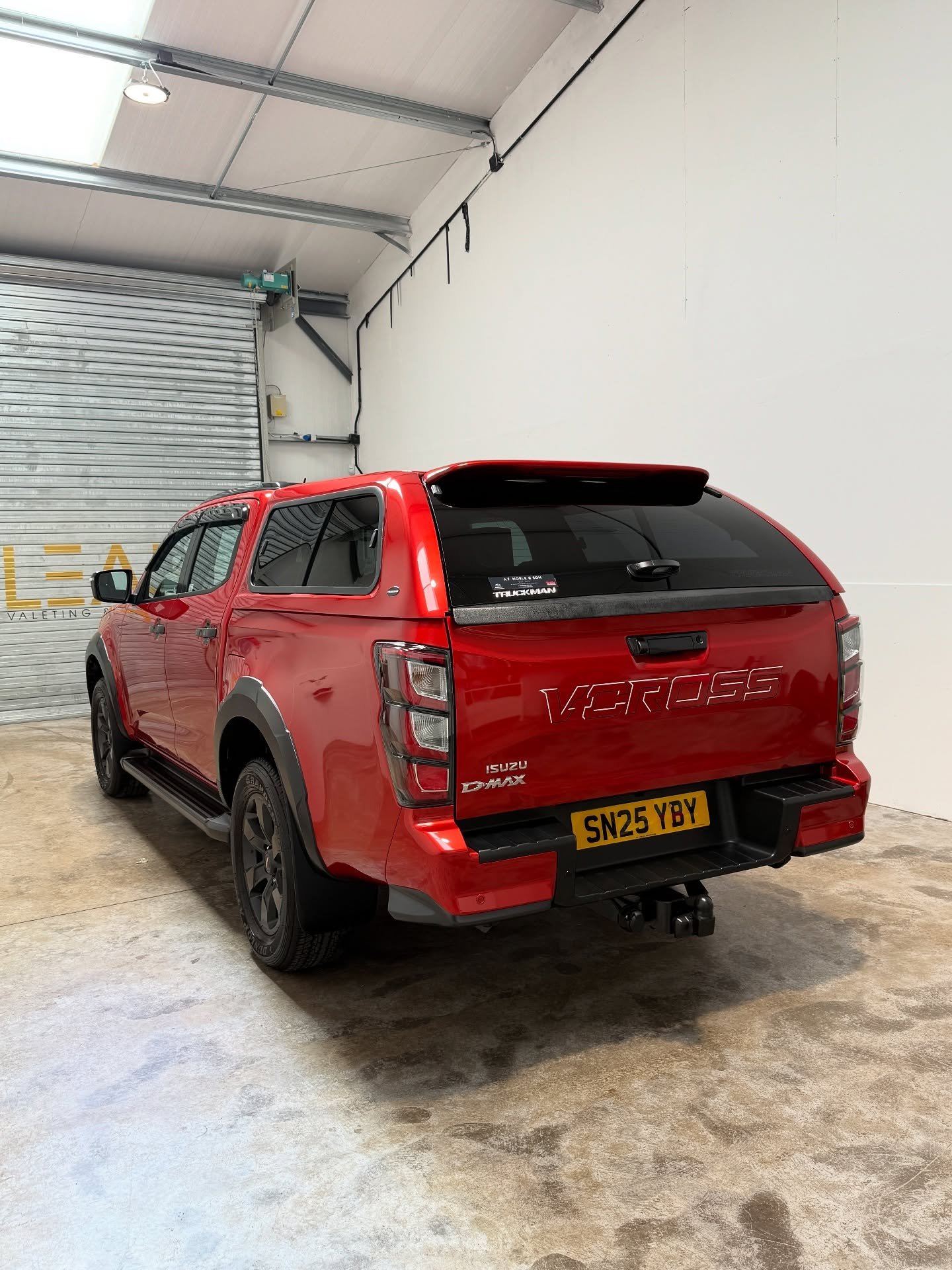 A big fella glossed up! Now ready for use after some detailing work including undersealing &amp; Ceramic Coatings 

#detailing #pickup #izuzu #vcross #ceramiccoatings #machinepolishing #edinburgh #eastlothian #westlothian