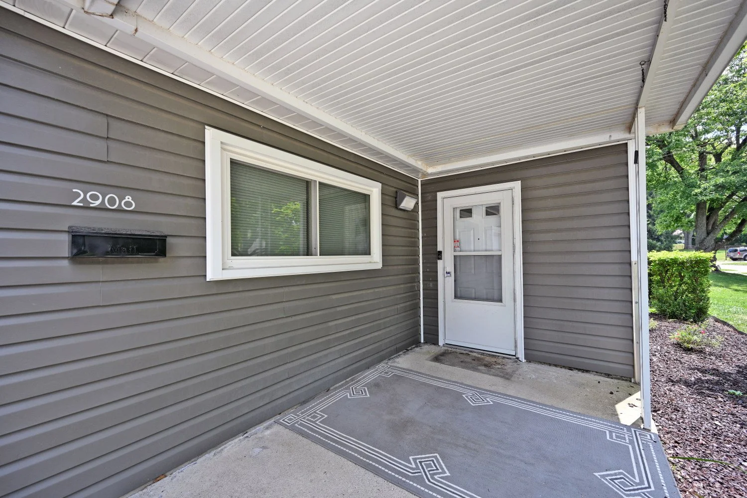 2908BlackHawkRd_5.jpg