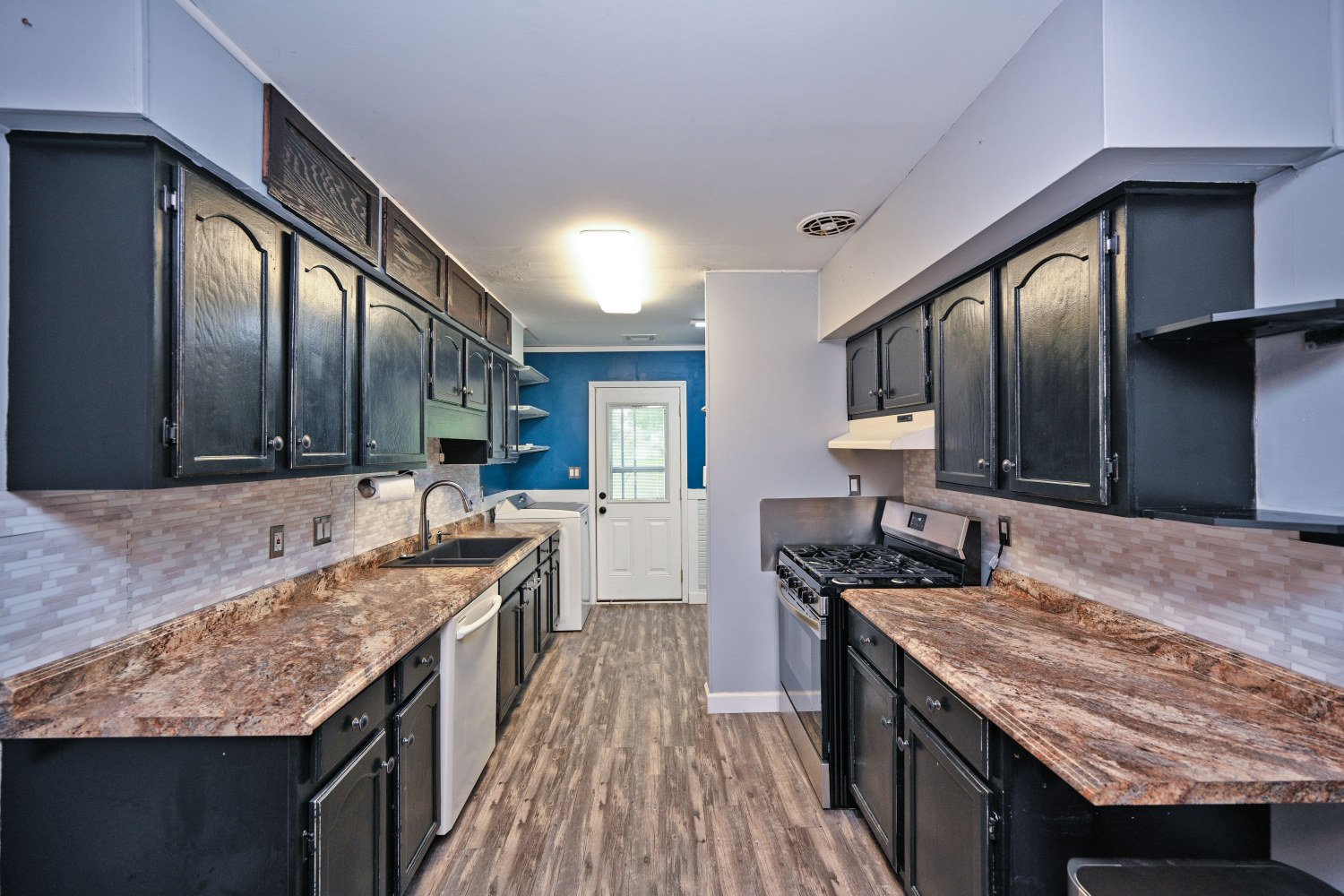 2908BlackHawkRd_15.jpg