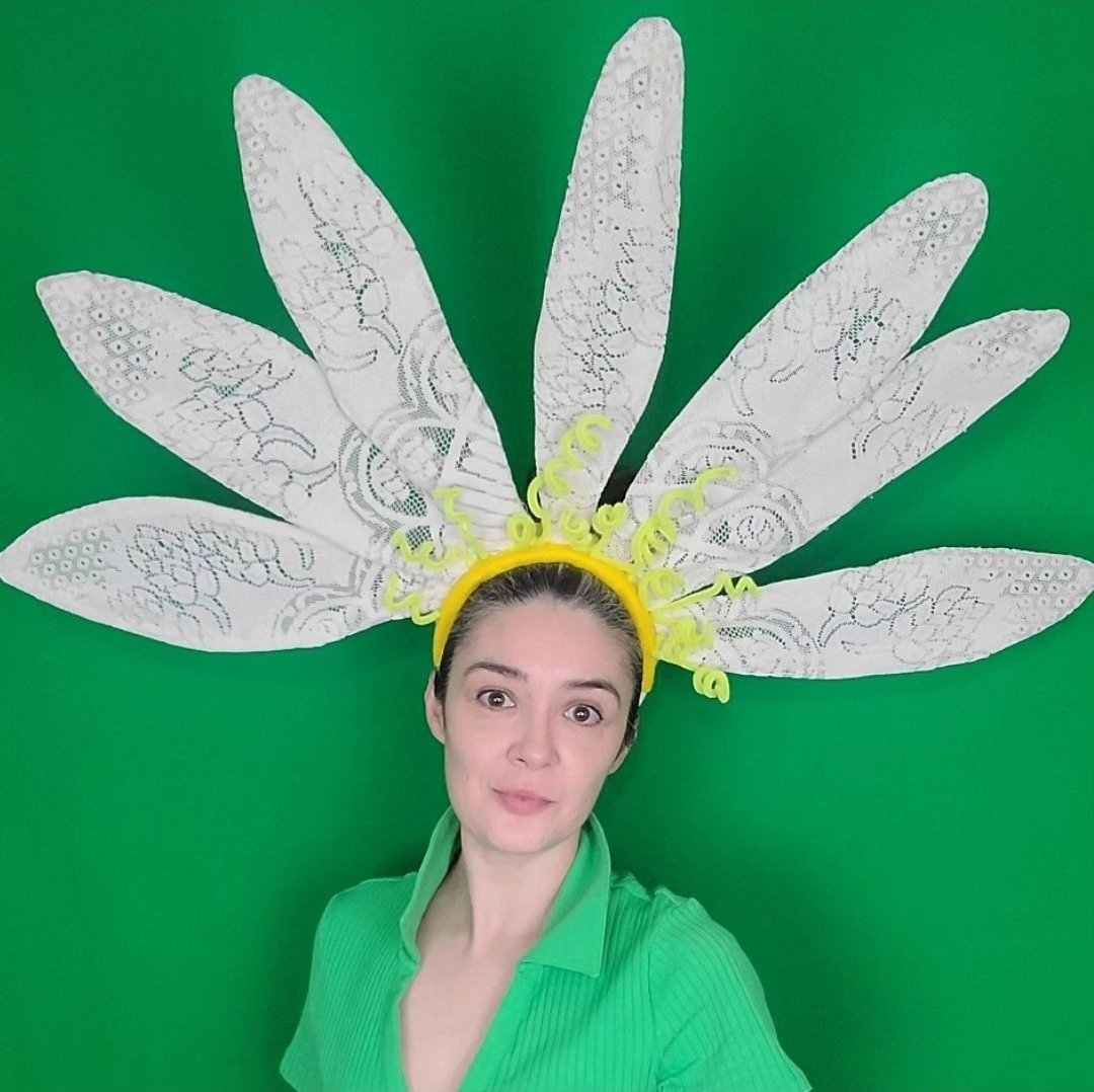 daisy headpiece movie costume.jpg