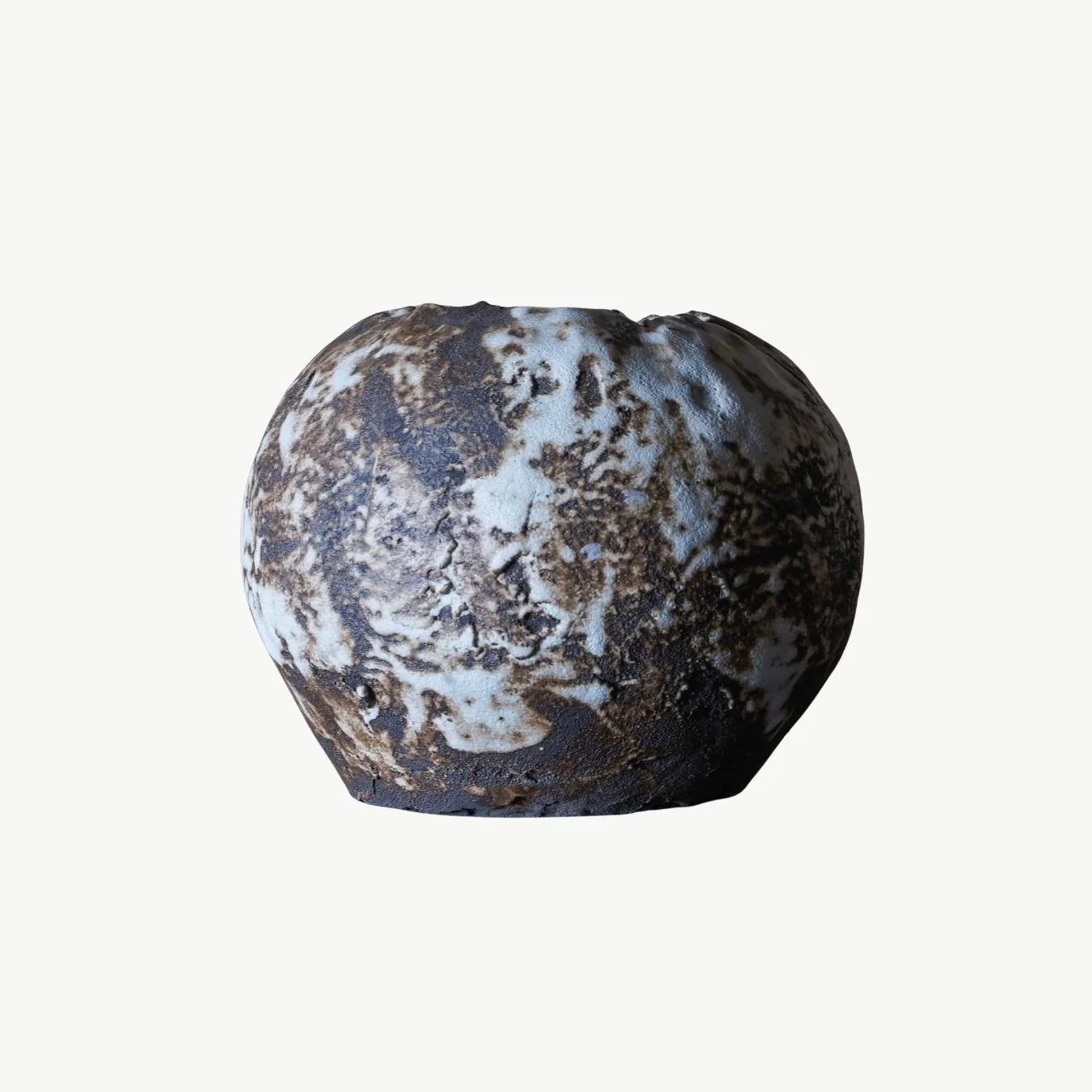 BROWN VOLCANIC VASE | Jackie Ankelen