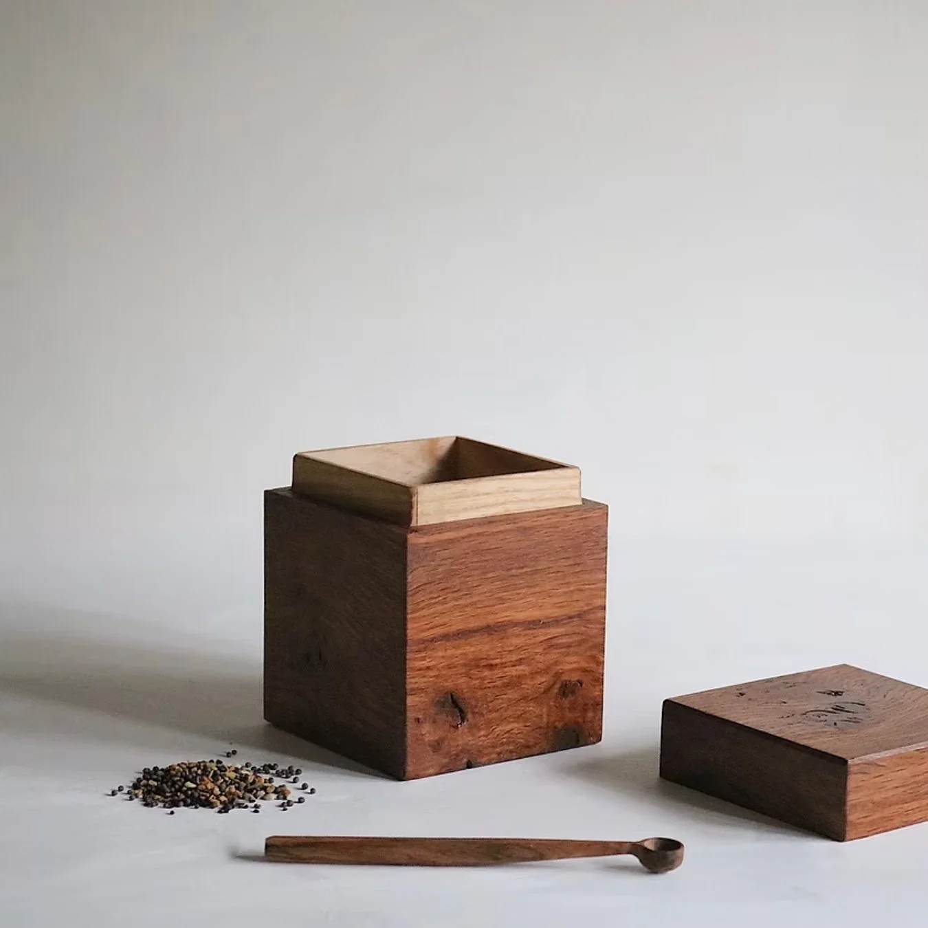 flavell trading storage box oak 2.jpg