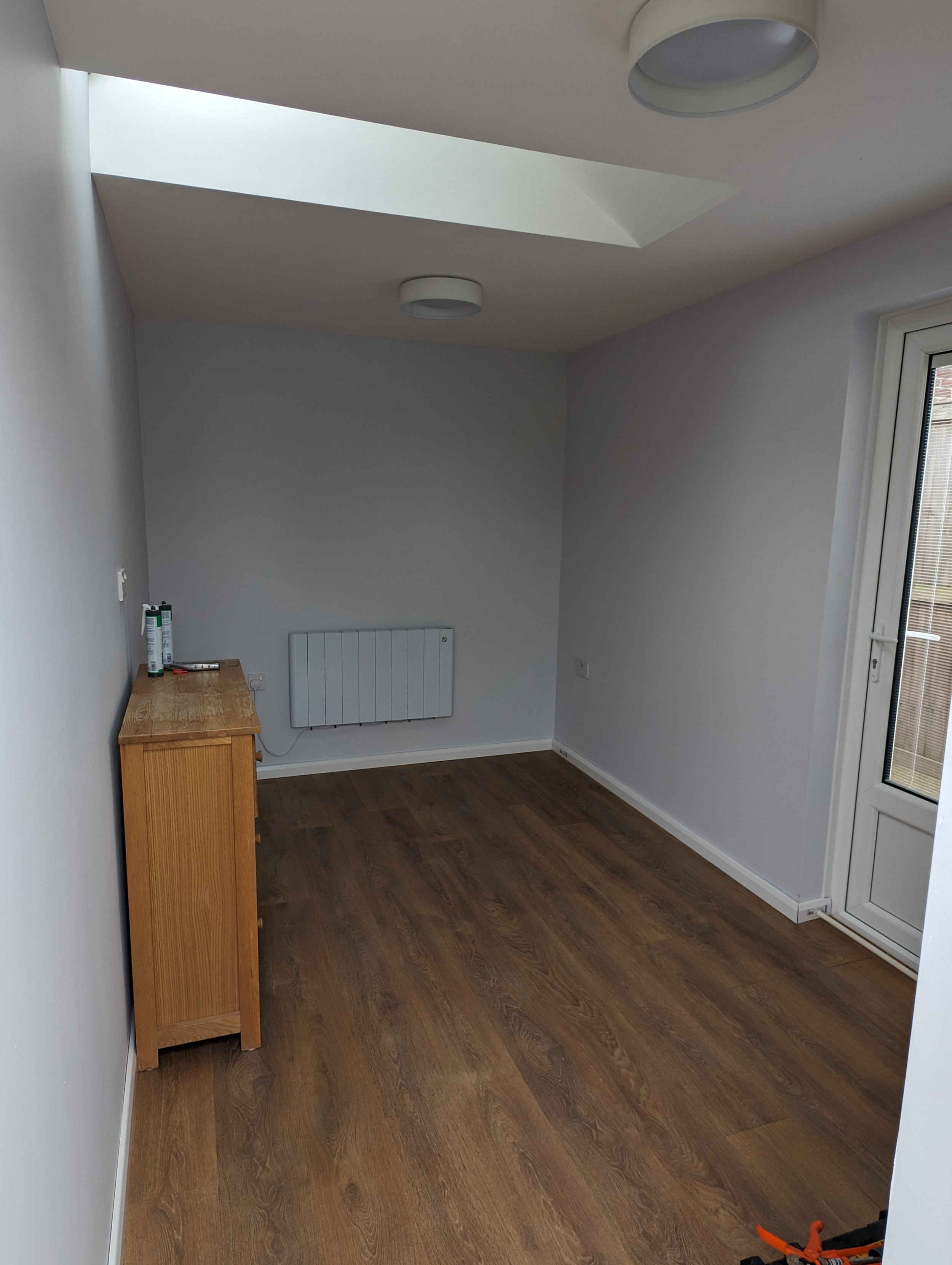 Decorated a garden room. Laminate flooring, skirting and paint.