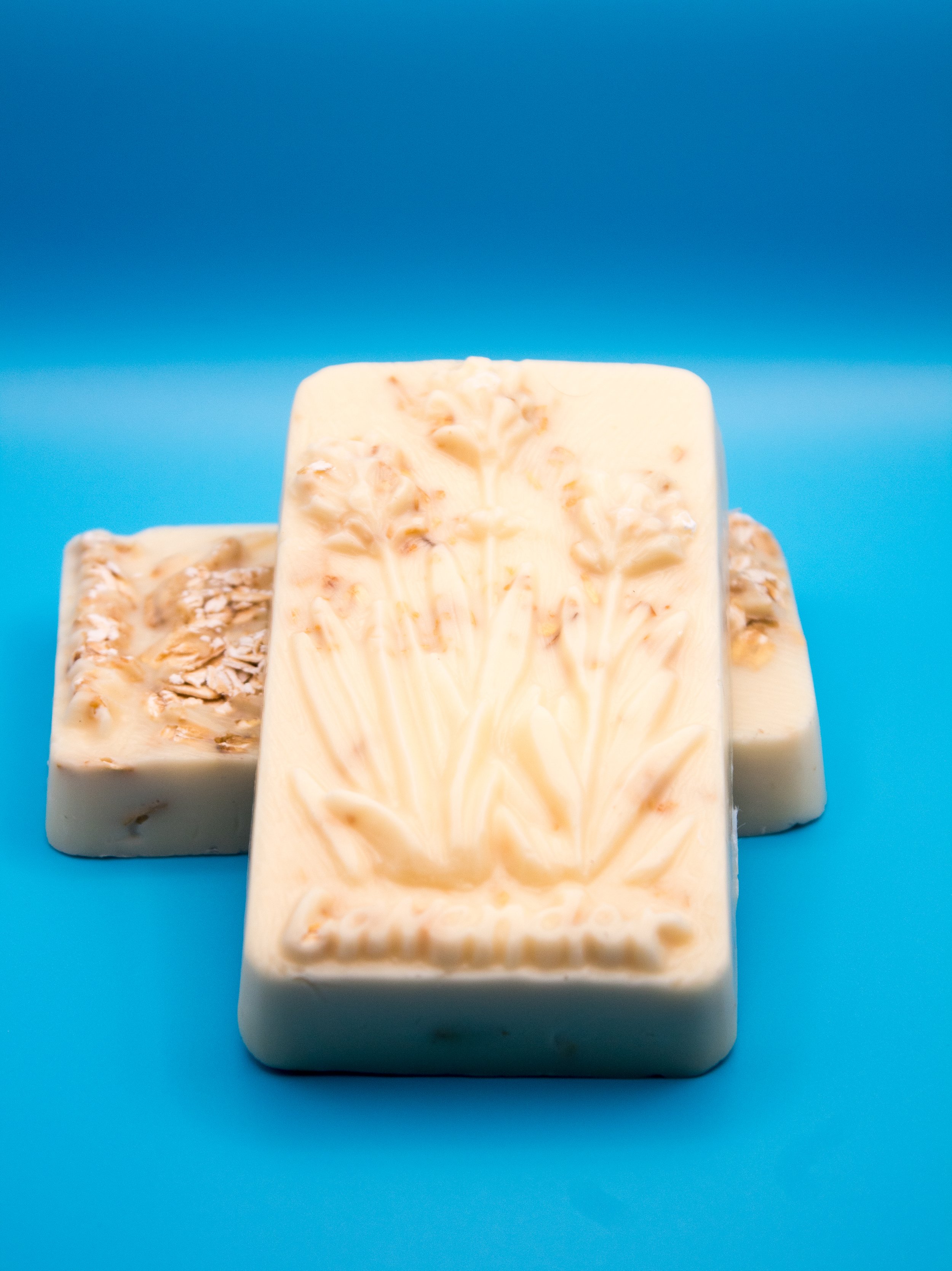 Cinnamon Scented, Vitamin C, Hemp Seed Oil, Rose Water, Oatmeal