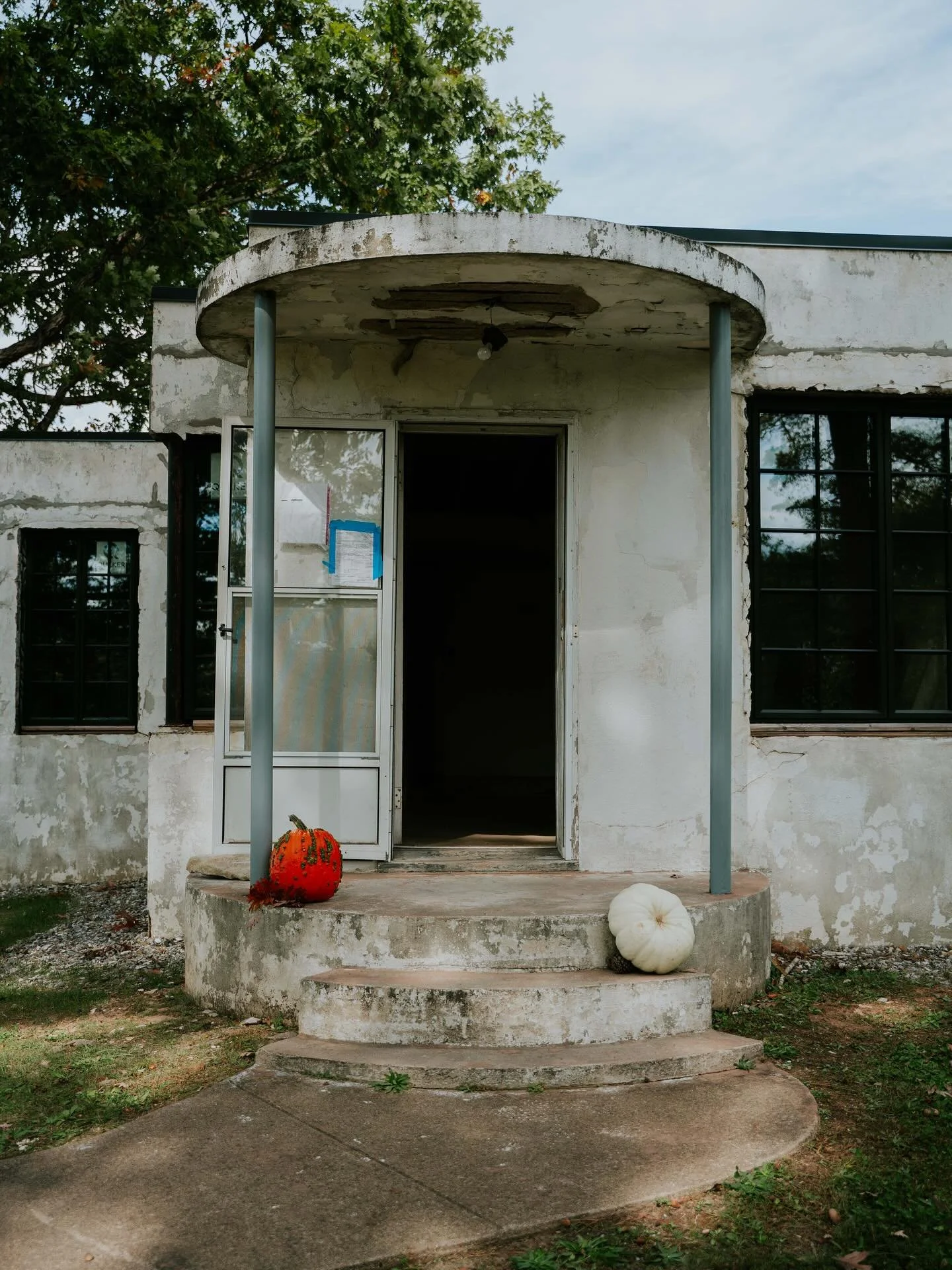There&rsquo;s just something about the autumn colors against The Gertrude Shook House that fills me with such joy! 

Can&rsquo;t believe the last Sunday Social event of the year took place over three weeks ago. I&rsquo;m already missing our lovely co