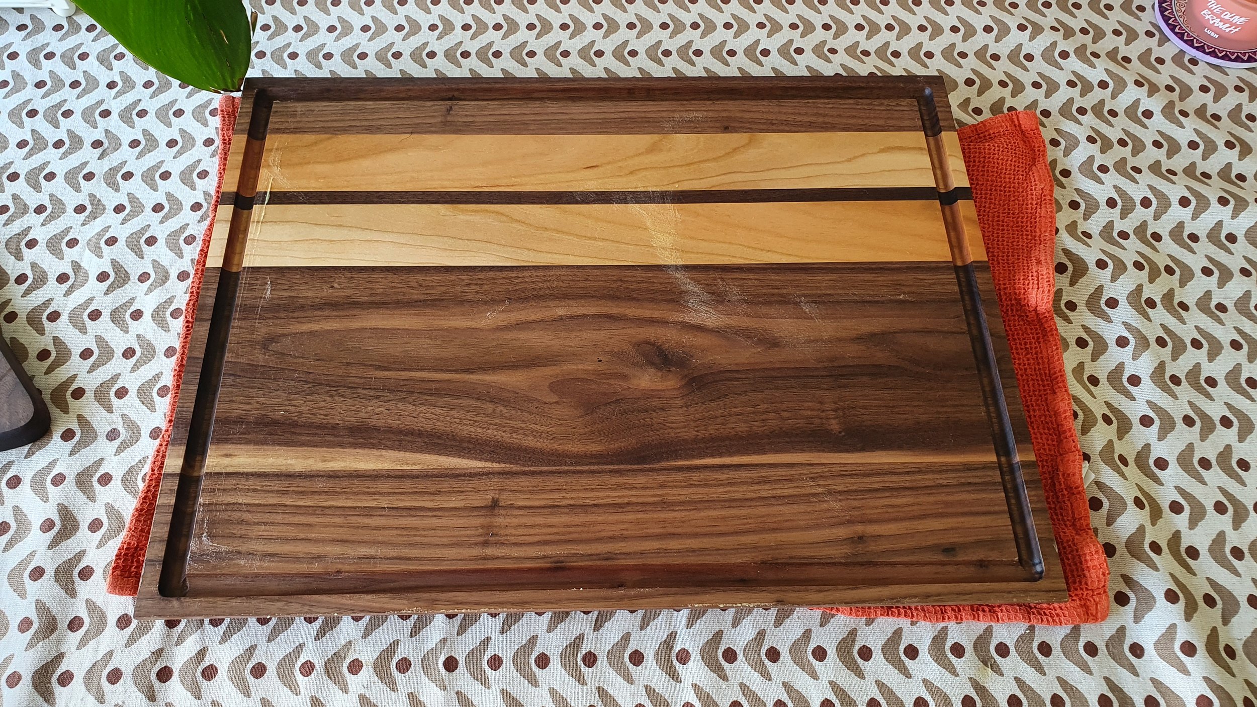 Cutting Board - Heritage Walnut - A premium handcrafted walnut cutting board, showcasing rich colors and durability for all your kitchen needs.