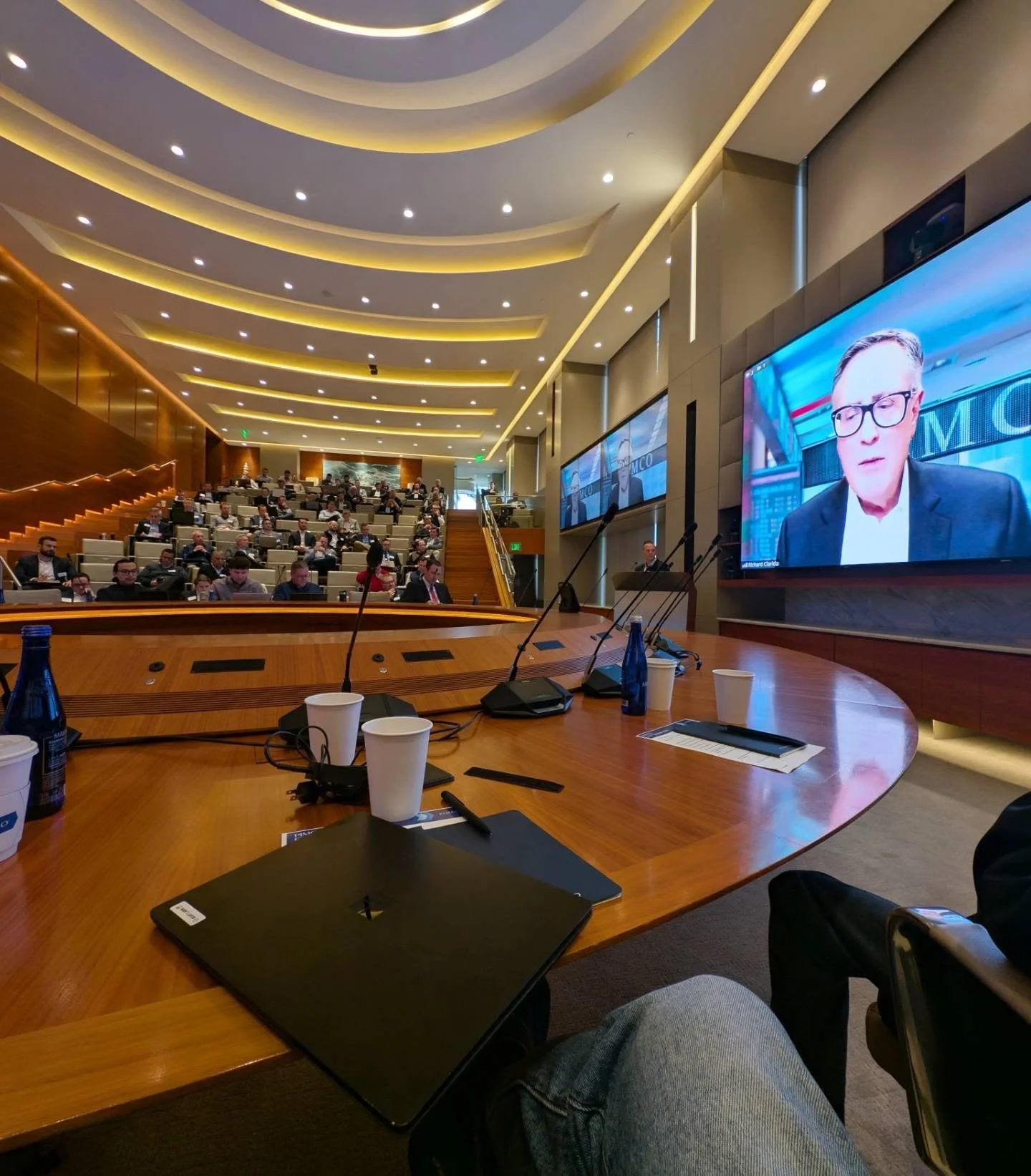 48 hours in Newport Beach: Up close and impersonal 🙄 with former Fed Vice Chair Richard Clarida at @pimco_global HQ (2.5T AUM, monthly fixed income). Spent a few hours digging into the economy, bonds, and commodities like copper ($COPX). Bonds are a