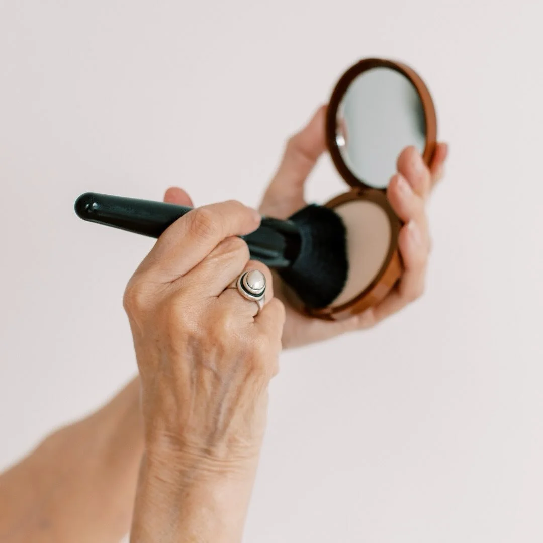 Master the art of flawless beauty, no matter how high the Florida temperatures rise. Discover the key to sweat-proof makeup that lasts all day, from setting sprays to long-wear foundations.  Explore our latest article for expert tips on maintaining a