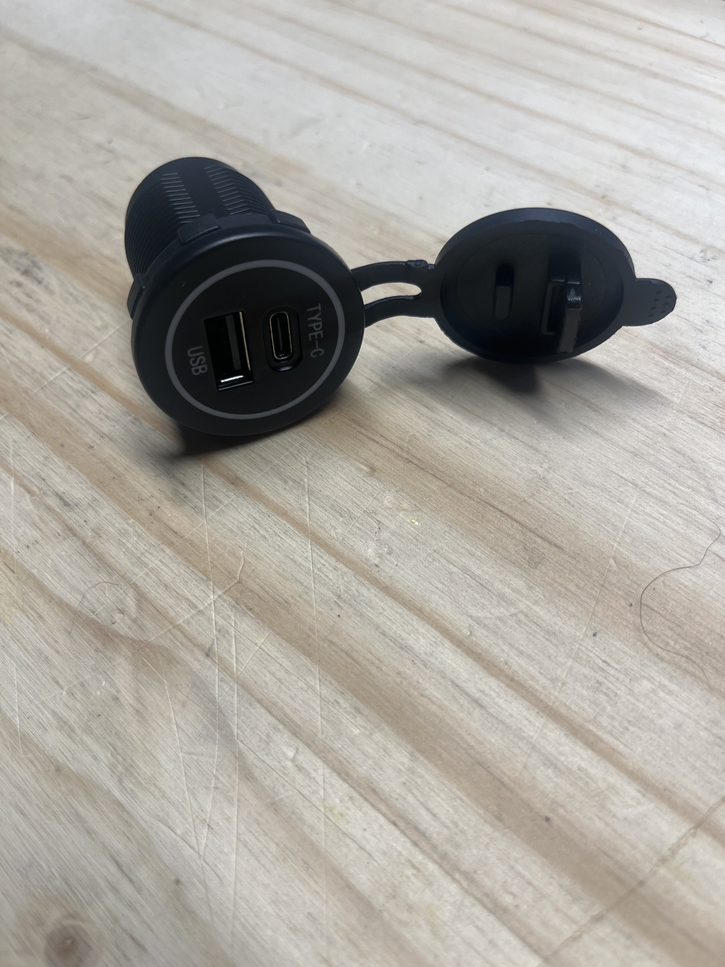 Round USBA_C 12V Outlet 3.jpeg