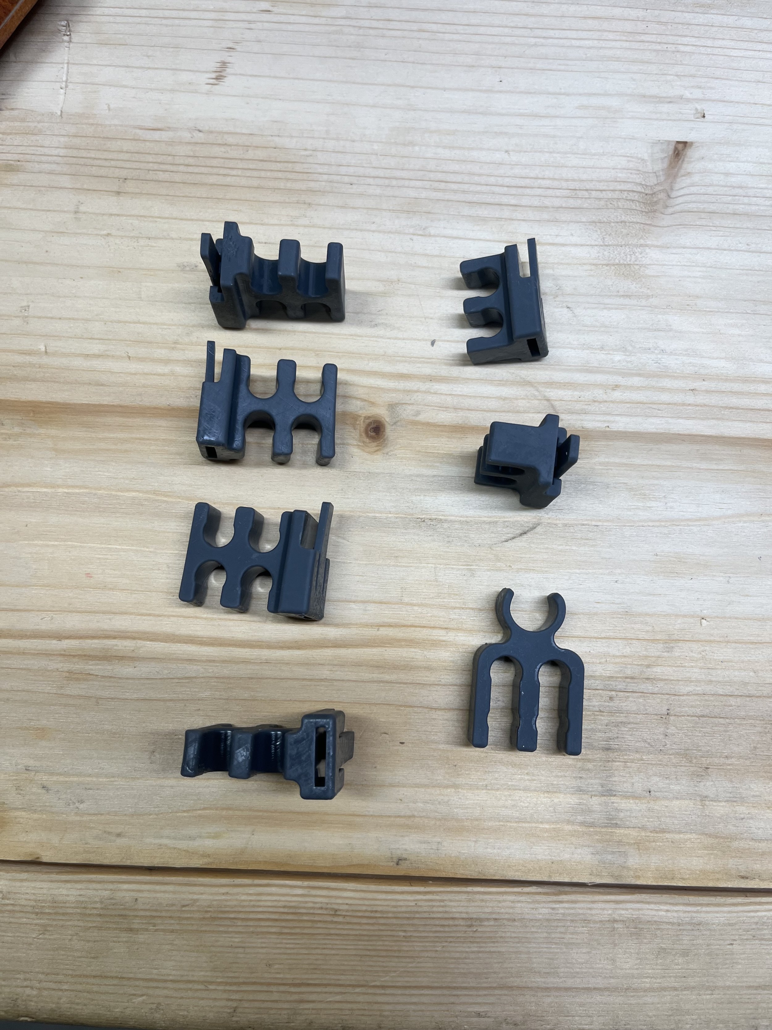 Nissan 720 Spark Plug Wire Holder Set 2.jpeg