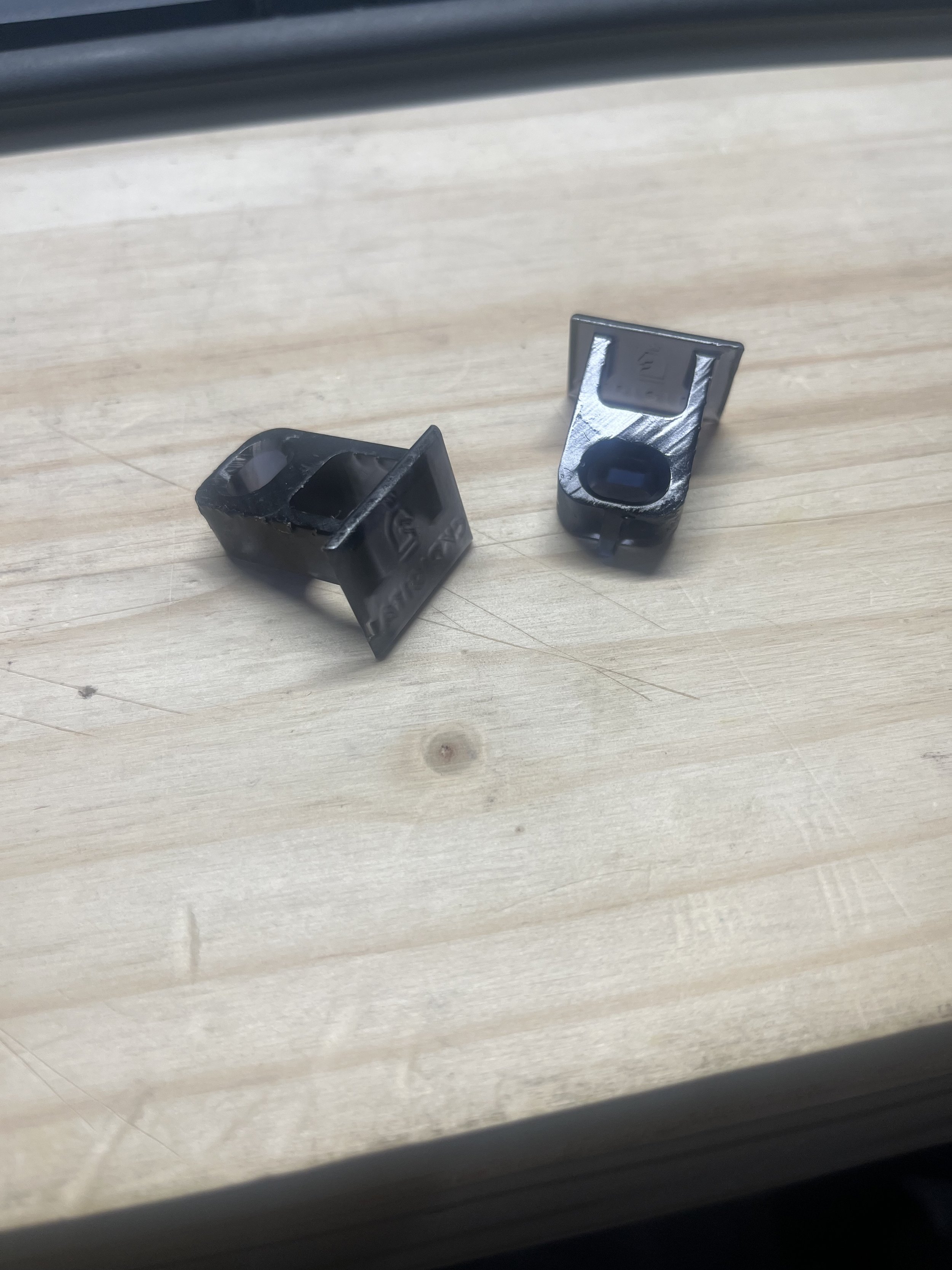 Pontiac Fiero GT Sail Retainer Clip Set 2.jpeg