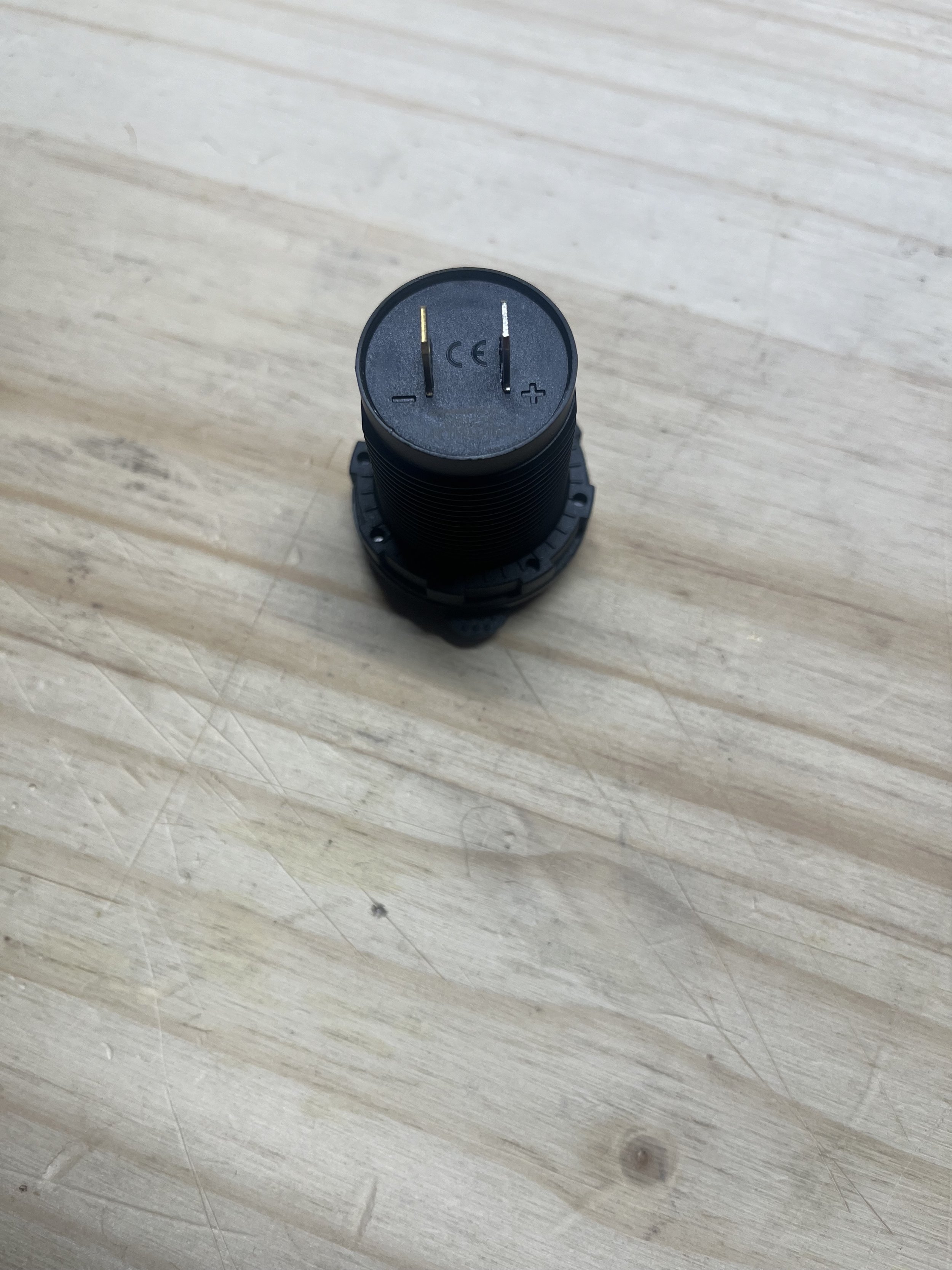 Round USBA_C 12V Outlet 2.jpeg