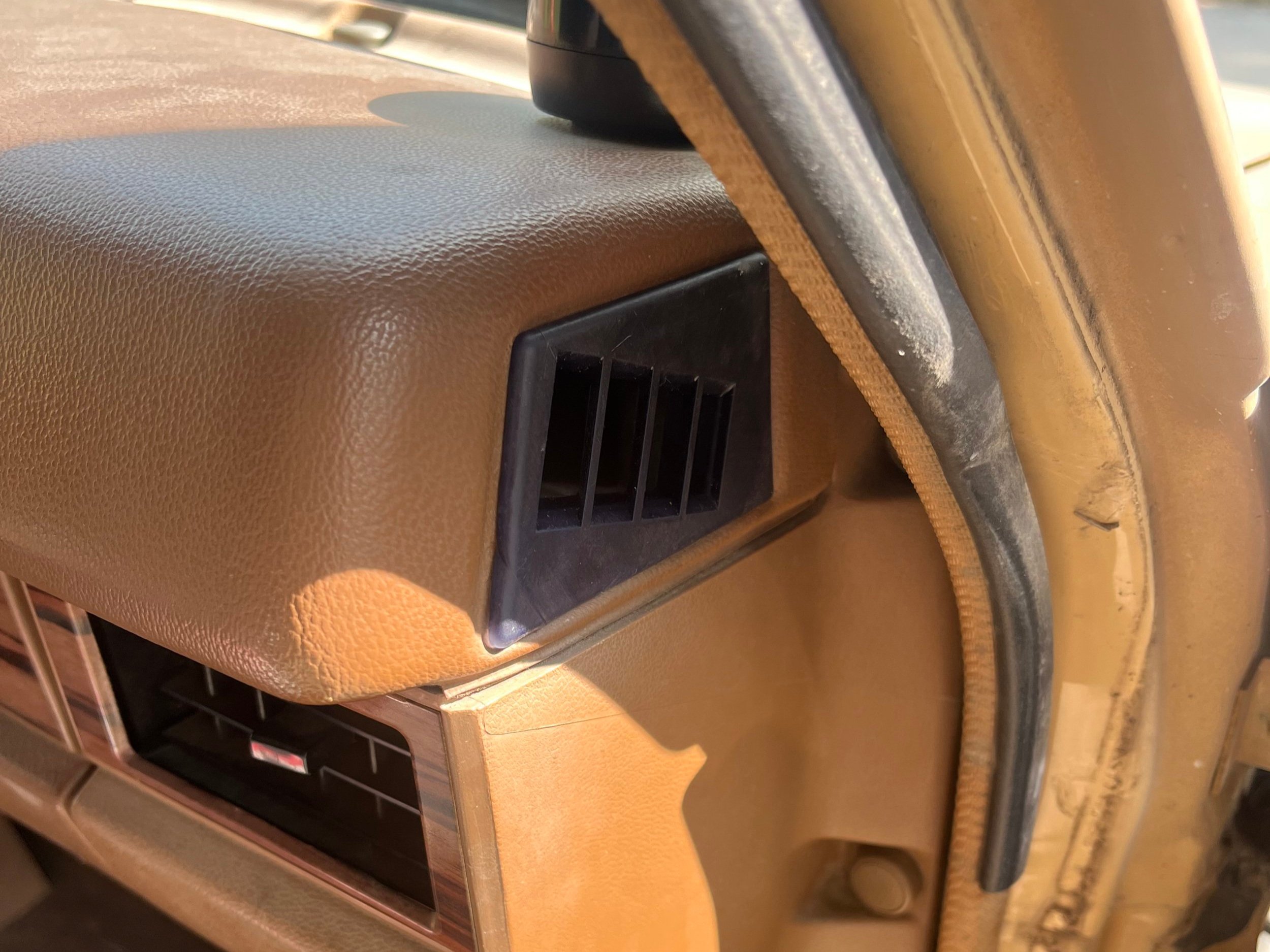 CKDigital+Nissan+720+Defrost+Window+Vent+Installed+1.jpg