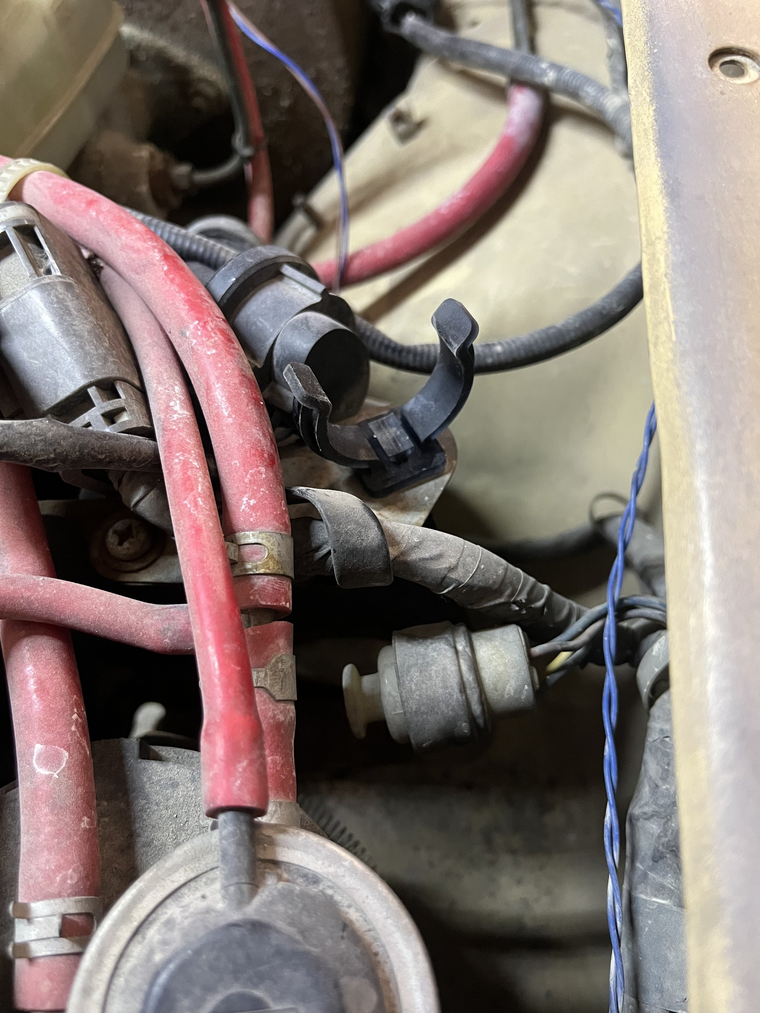 Nissan 720 Vacuum Switch Holder 3.jpeg
