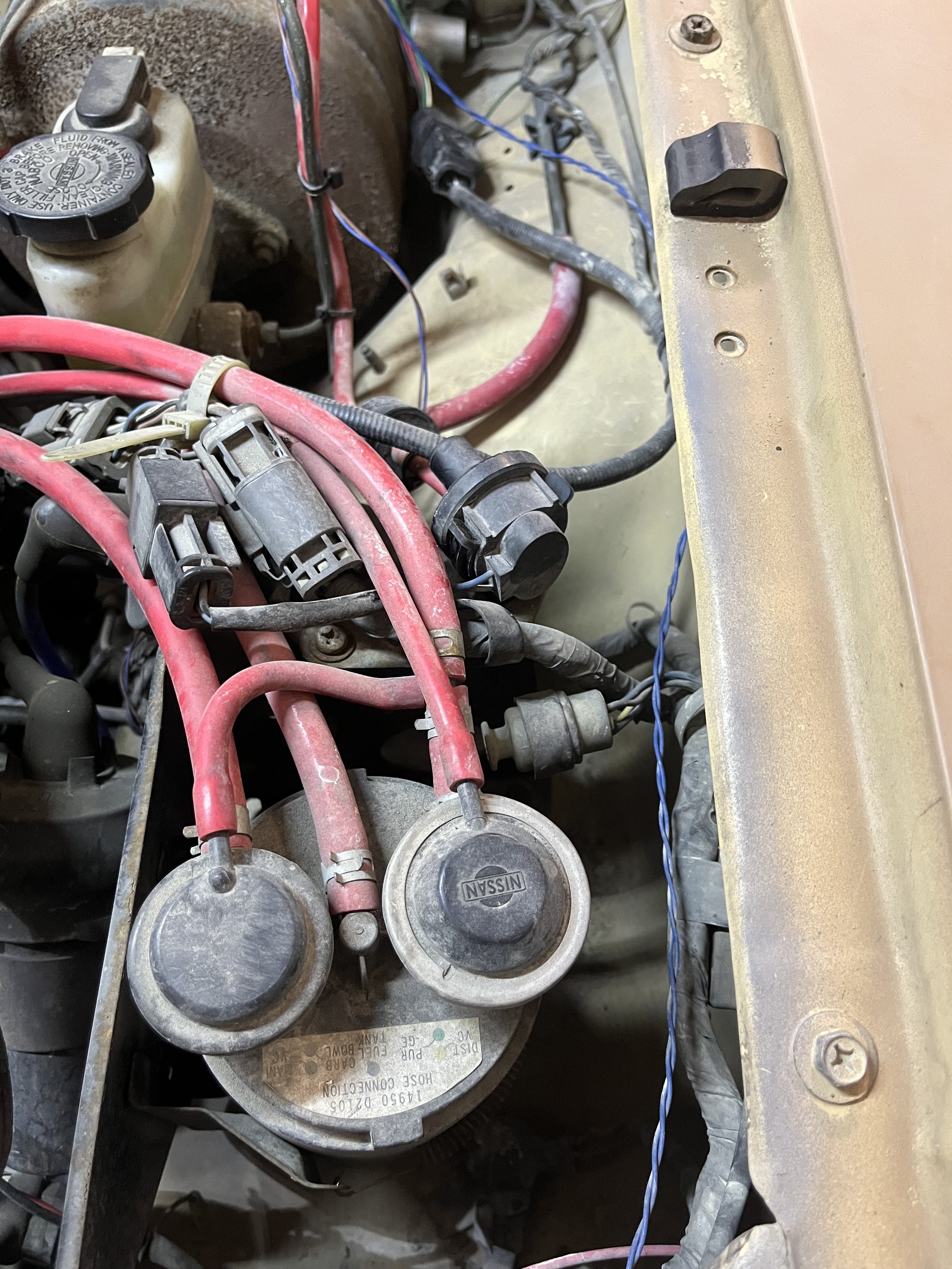 Nissan 720 Vacuum Switch Holder 2.jpeg