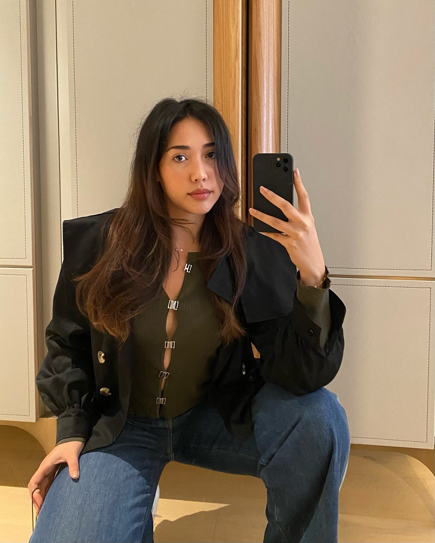 Are mirror selfies a millennial or gen z thing? *seriously asking*