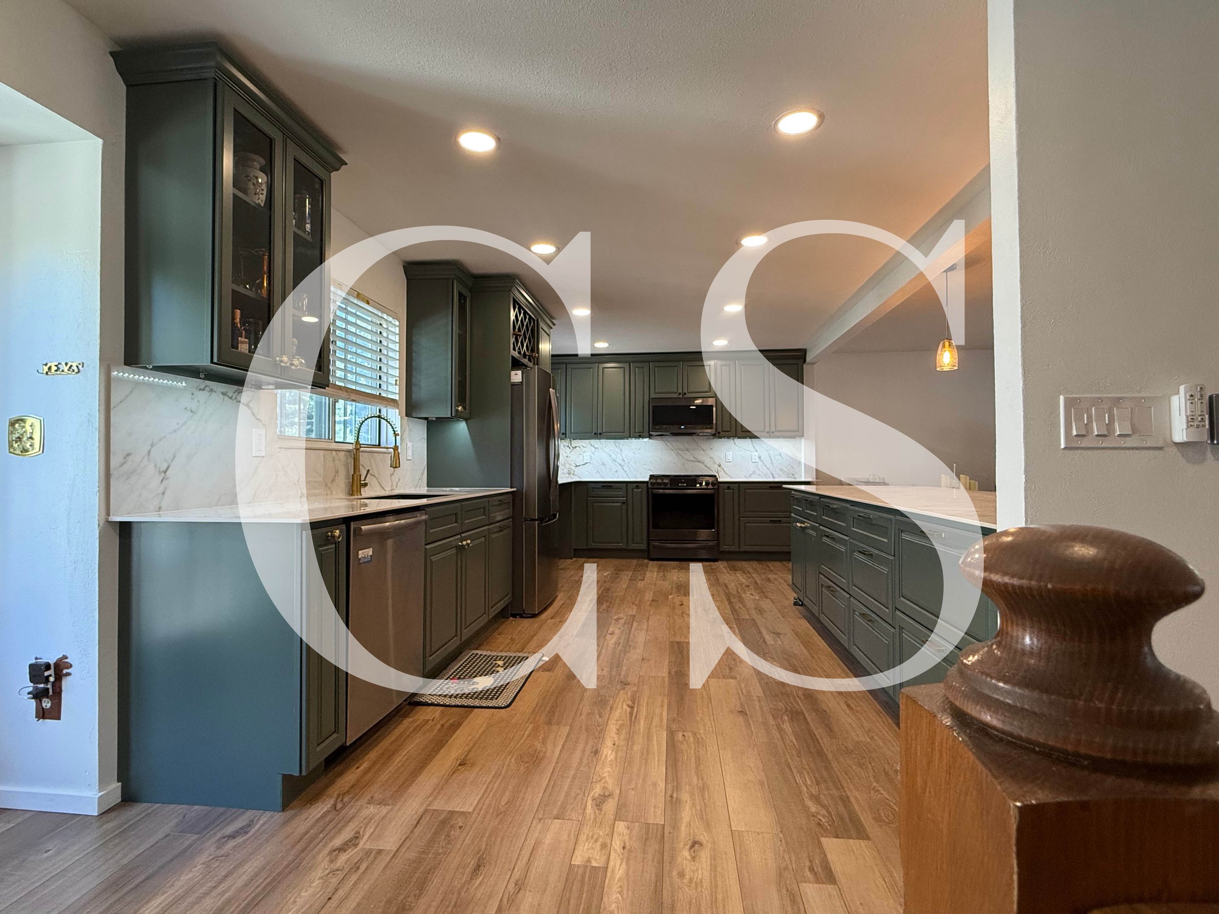 Elegant kitchen cabinets combined with modern pendant lighting, delivering both style and functionality to this bright and spacious kitchen