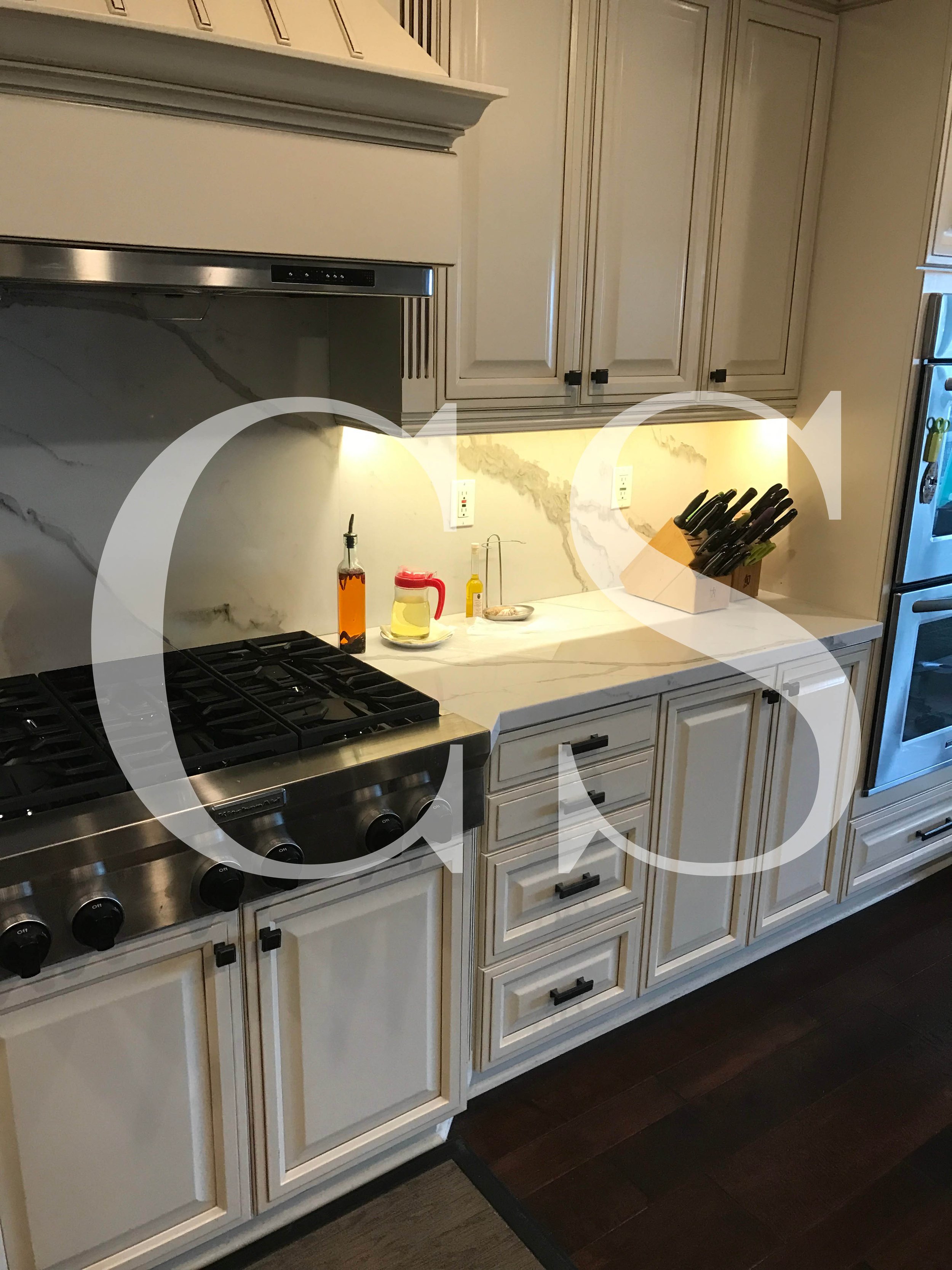 Subtle under-cabinet lighting enhances the beauty and functionality of this kitchen, creating a warm and inviting atmosphere.