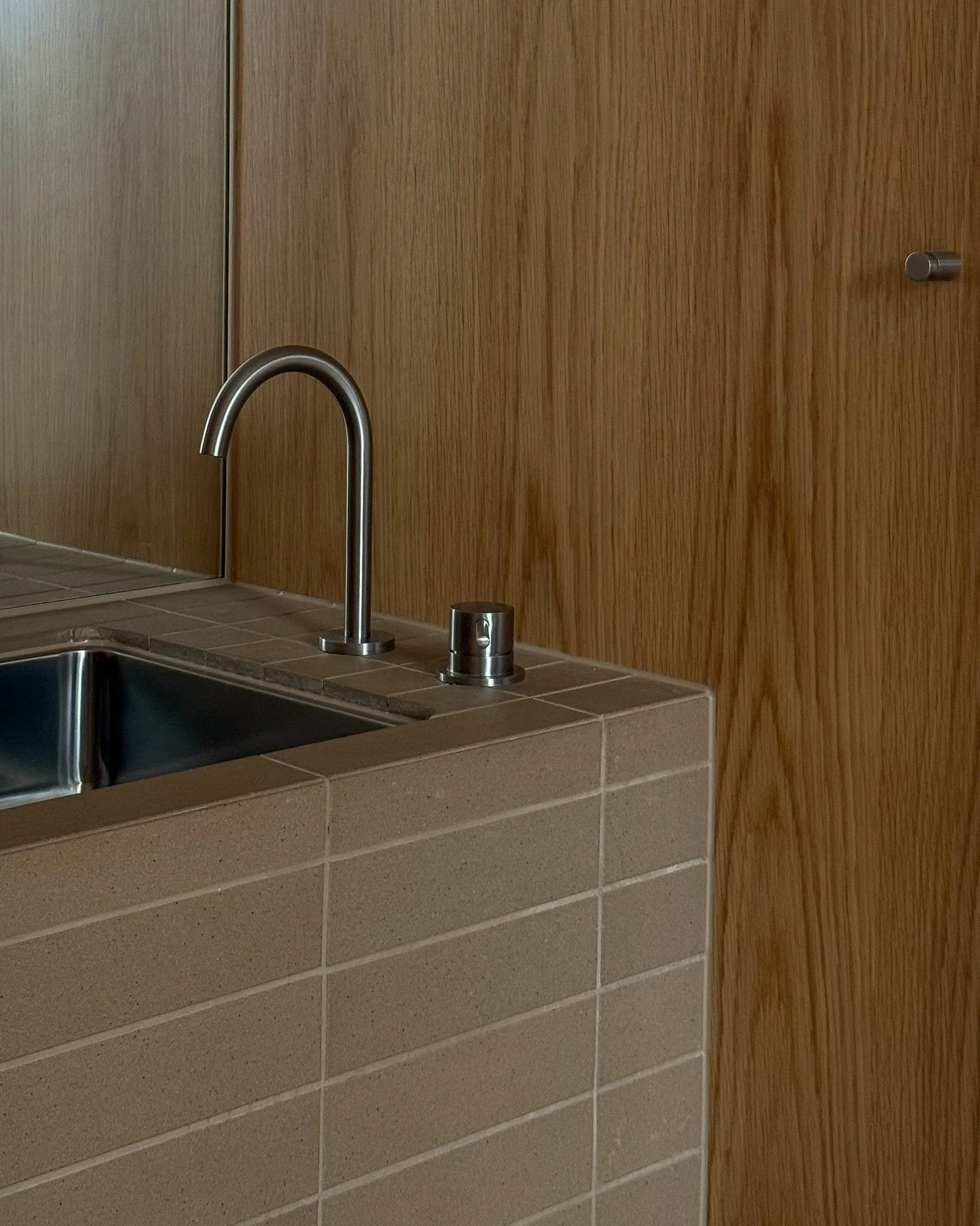 Final site visit for Garwood House &mdash; can&rsquo;t wait to see our friends moved in, with their art on the walls and life filling this beautiful home. 

All the details perfectly executed by @arlucaconstruction 🤎