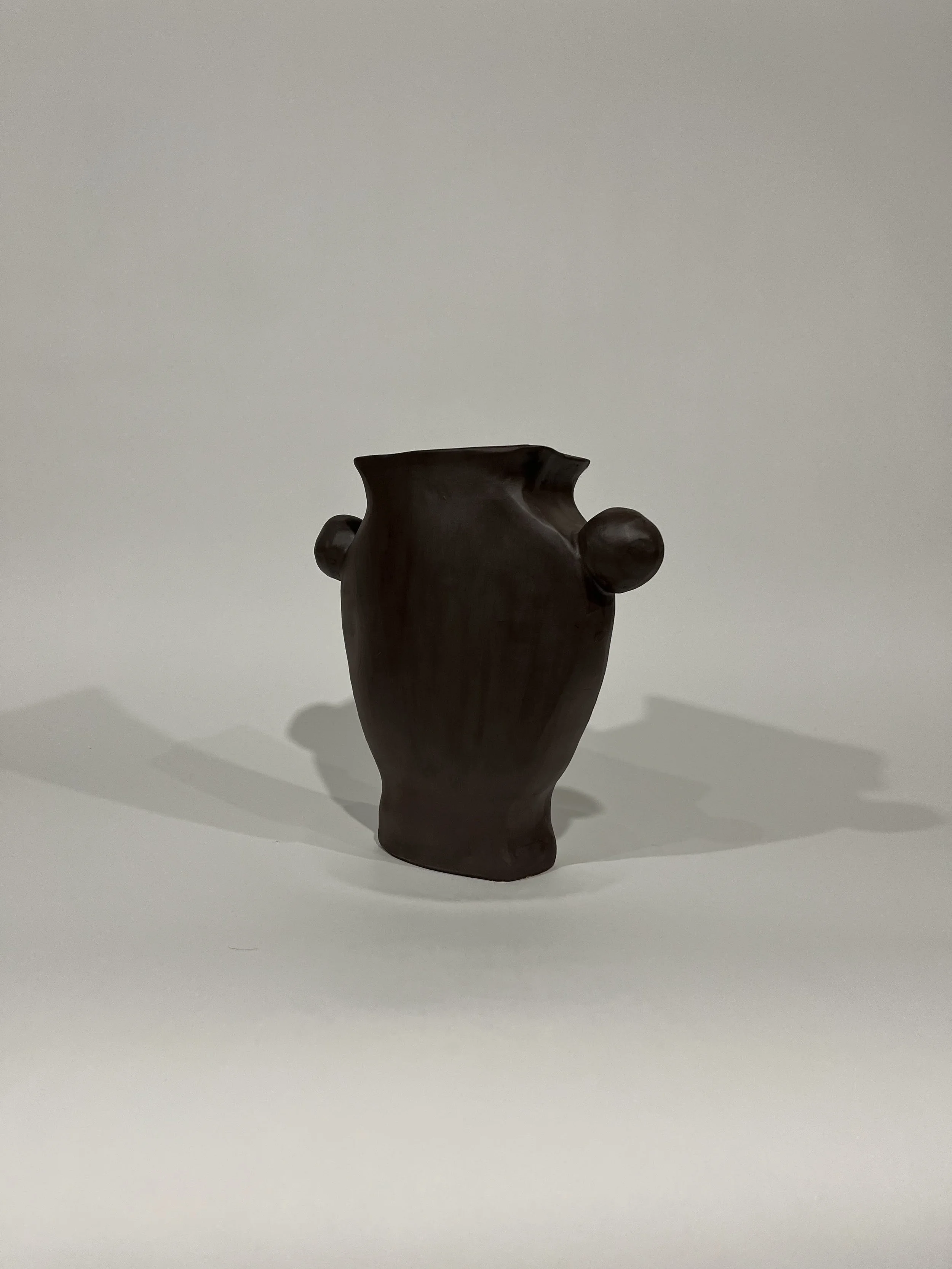 HOLD VASE