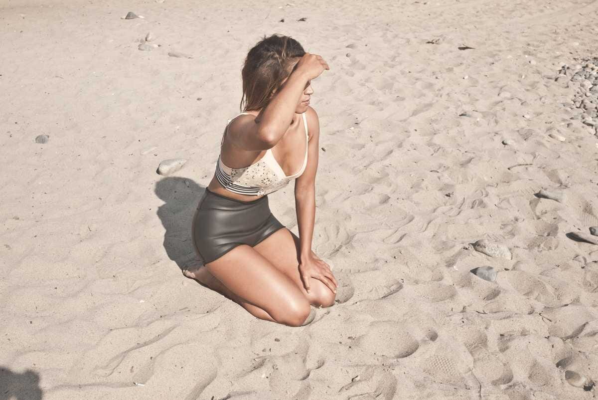 mele-checking-out-surf.jpeg