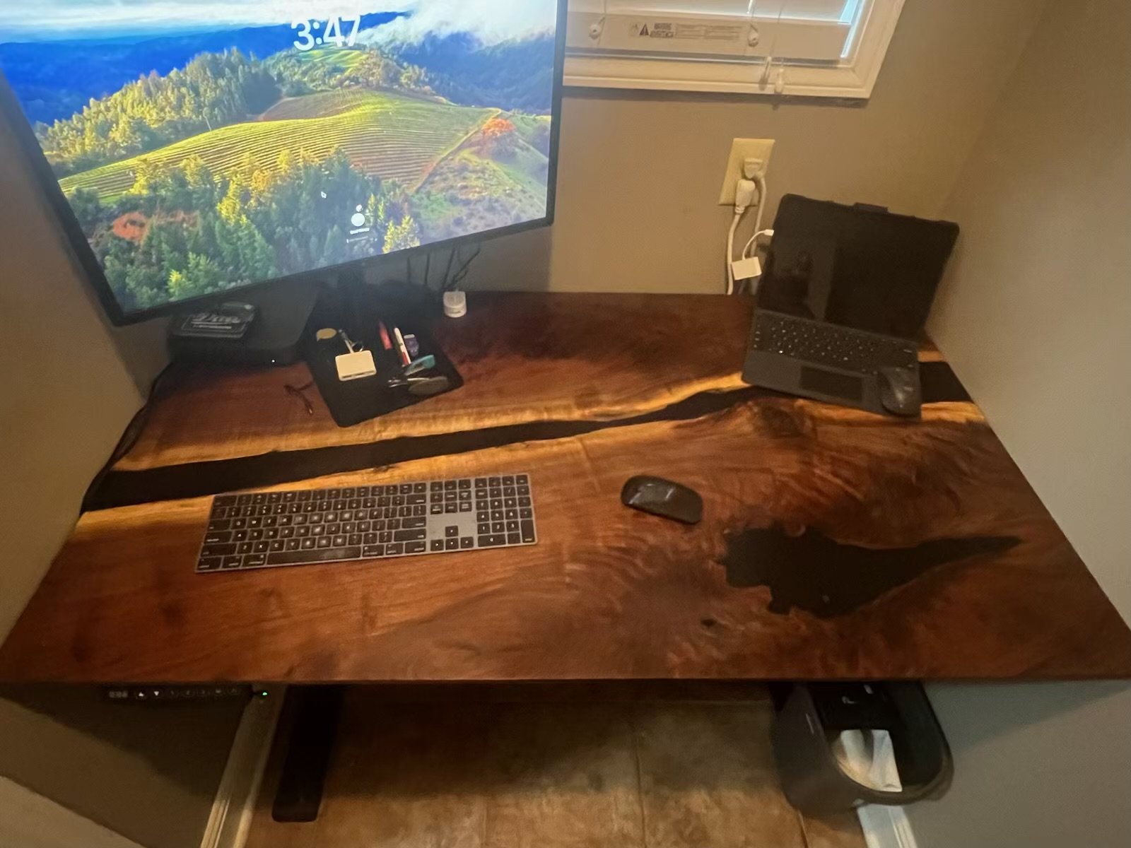 Desk 2.jpg