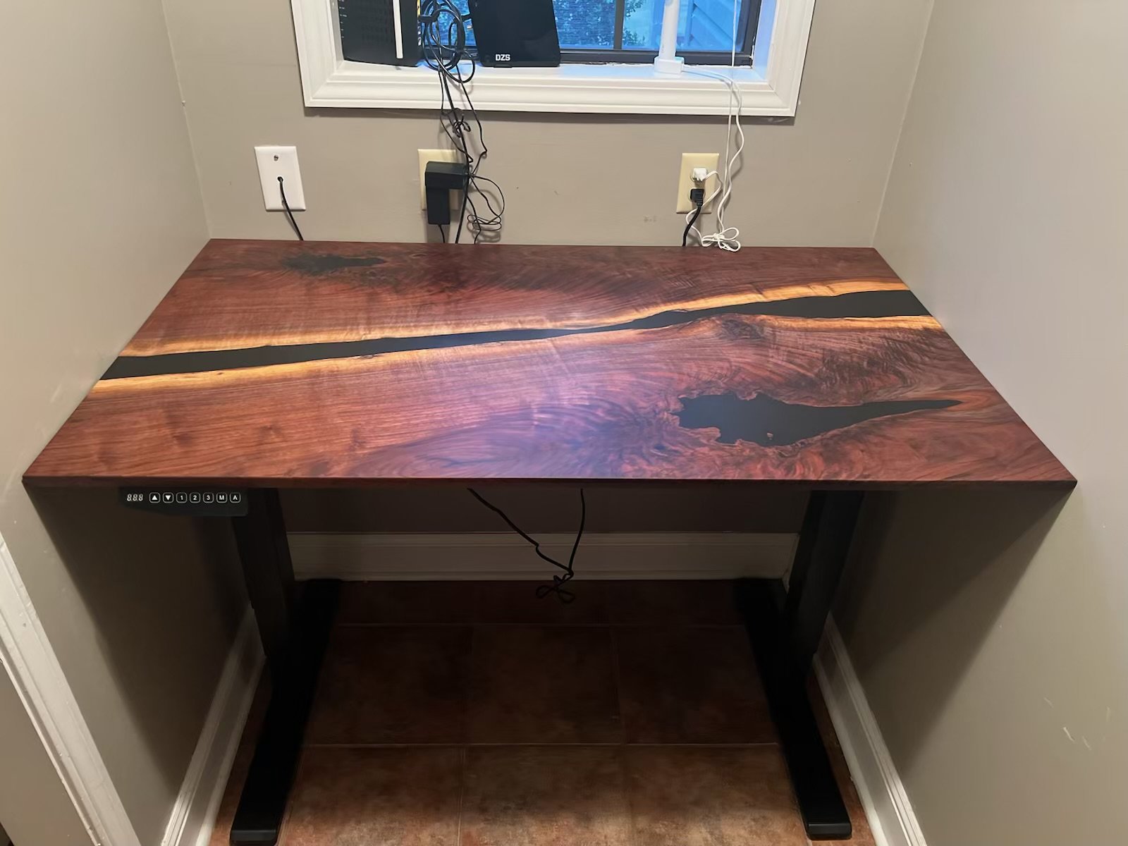Desk 1.jpg