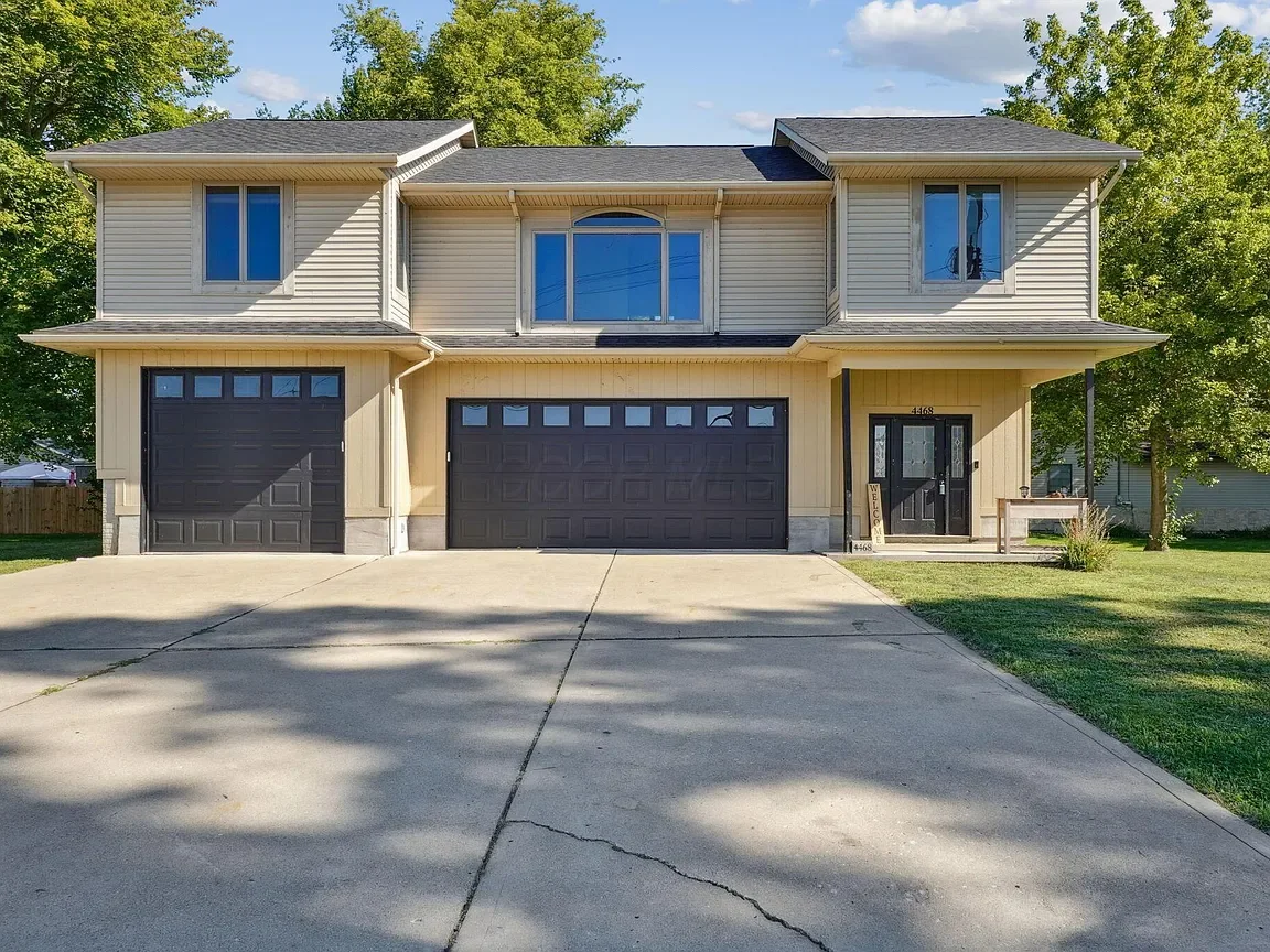 Single Family with views of Buckeye Lake