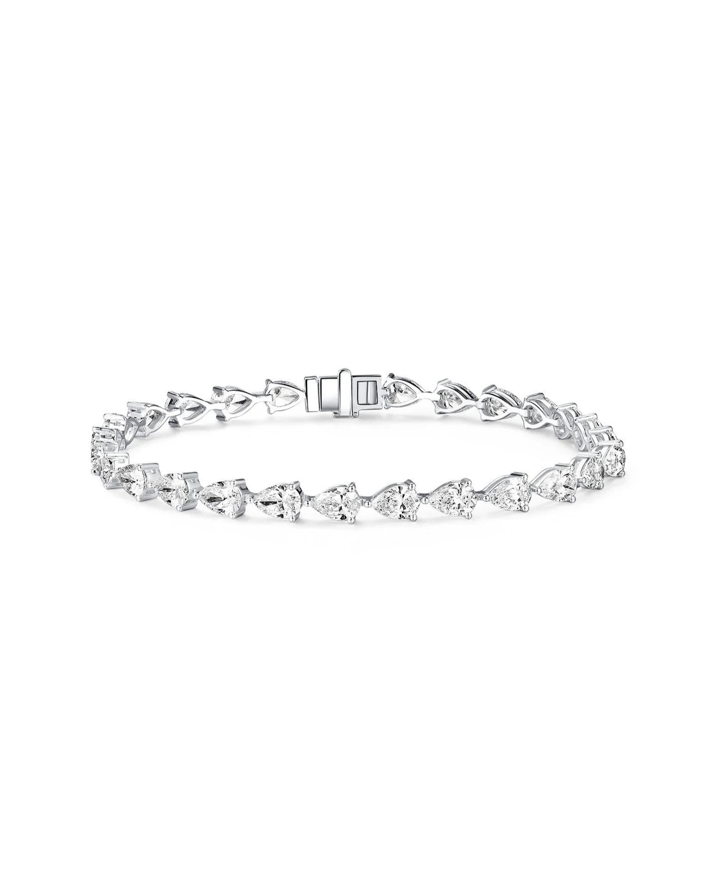 Custom Tennis Bracelet - all time classic
Featuring a total carat weight of 10CTs of Pear Lab Diamonds set on Platinum
#jewelrydesigner #losangeles #finejewelry #customjewelry #diamonds #entrepreneur #danielyujewelry #jewelry #engagementring #highj