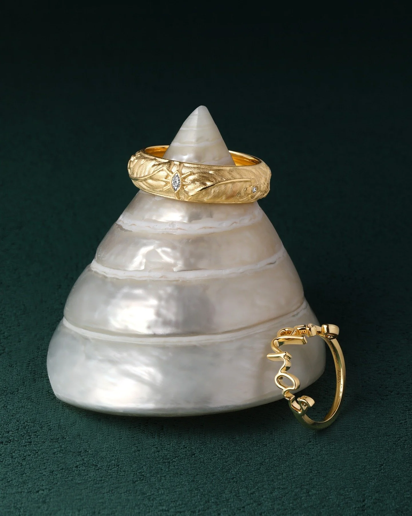 EP.116
A good design is never without a good story - custom wedding bands
#jewelrydesigner #losangeles #finejewelry #customjewelry #entrepreneur #danielyujewelry #diamonds #jewelry #engagementring #weddingbands #labgrowndiamonds