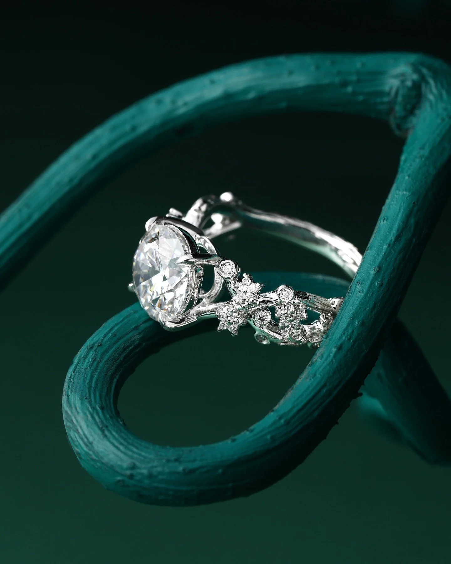 A custom engagement ring inspired by cherry blossoms 🌸

#jewelrydesigner #losangeles #finejewelry #customjewelry #entrepreneur #danielyujewelry #jewelry #engagementring #highjewelry #diamonds #labgrowndiamonds