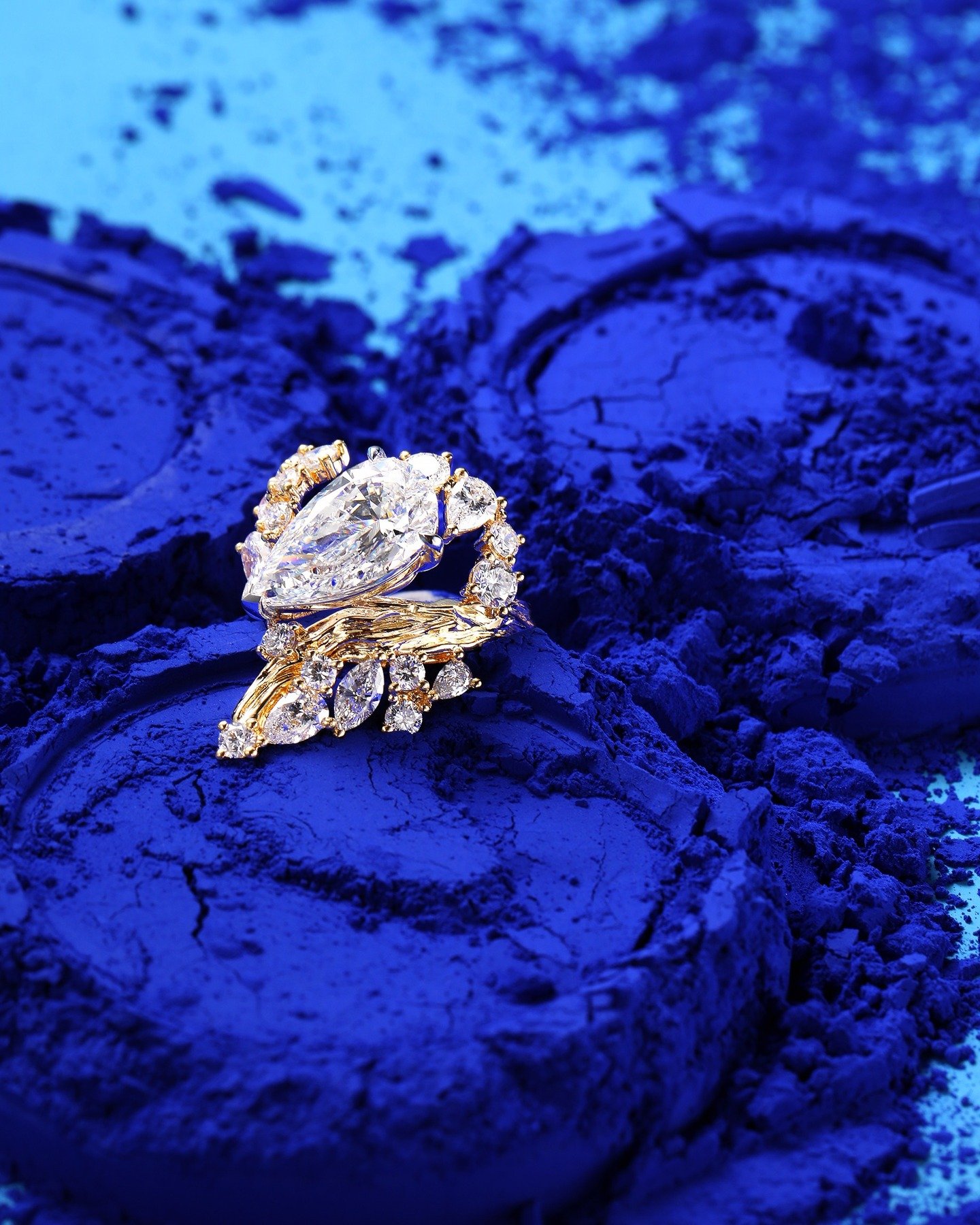 A special custom Engagement Ring featuring a 5CT Pear center stone in textural 18K Yellow Gold

#jewelrydesigner #customjewelry #finejewelry #danielyujewelry #engagementrings