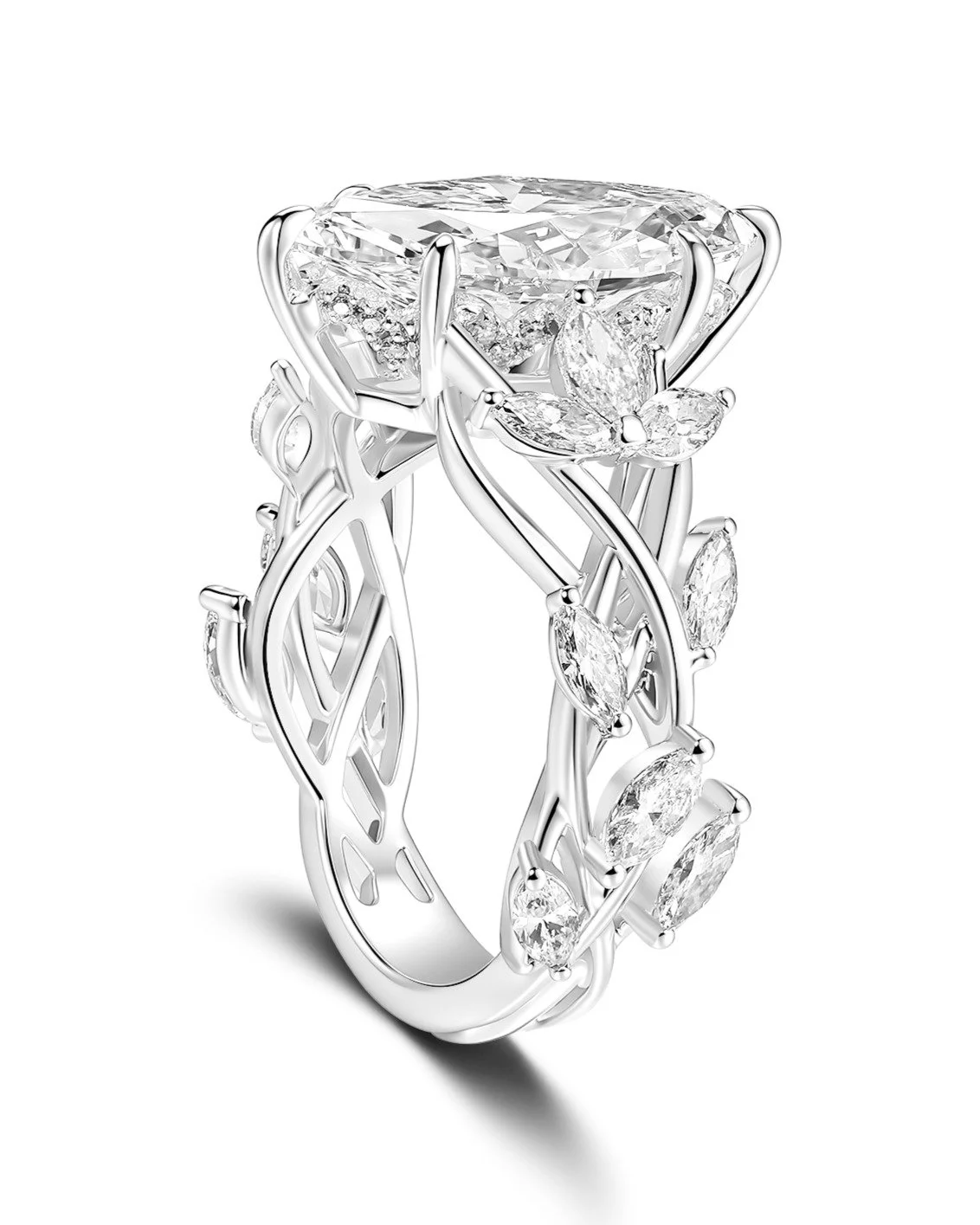 A custom engagement ring that reminds you of a fairy tale
#jewelrydesigner #finejewelry #danielyujewelry #customjewelry #engagementrings