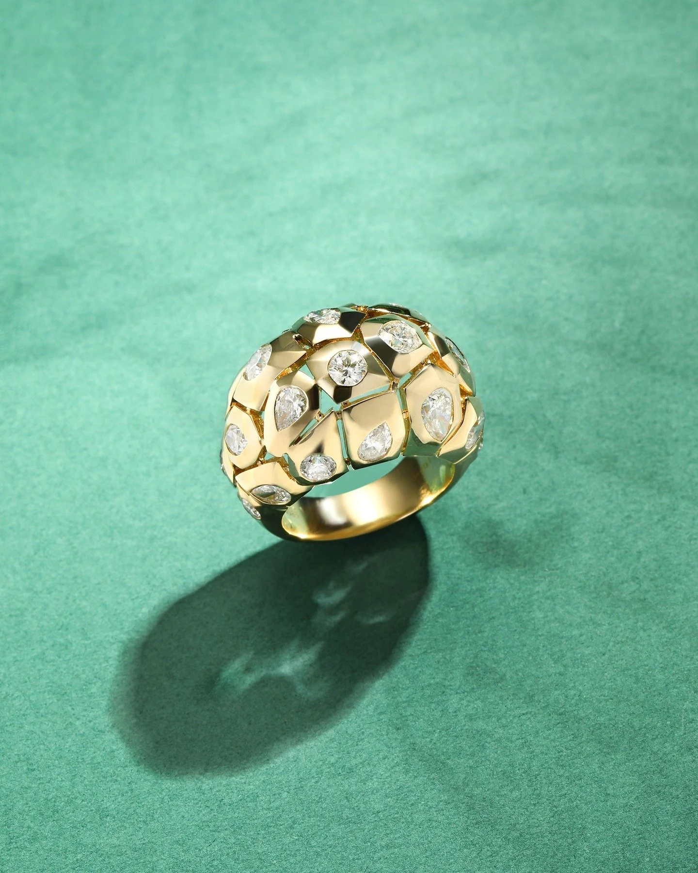 Bomb Ring - with honey comb setting on yellow gold

#jewelrydesigner #finejewelry #danielyujewelry #customjewelry #highjewelry