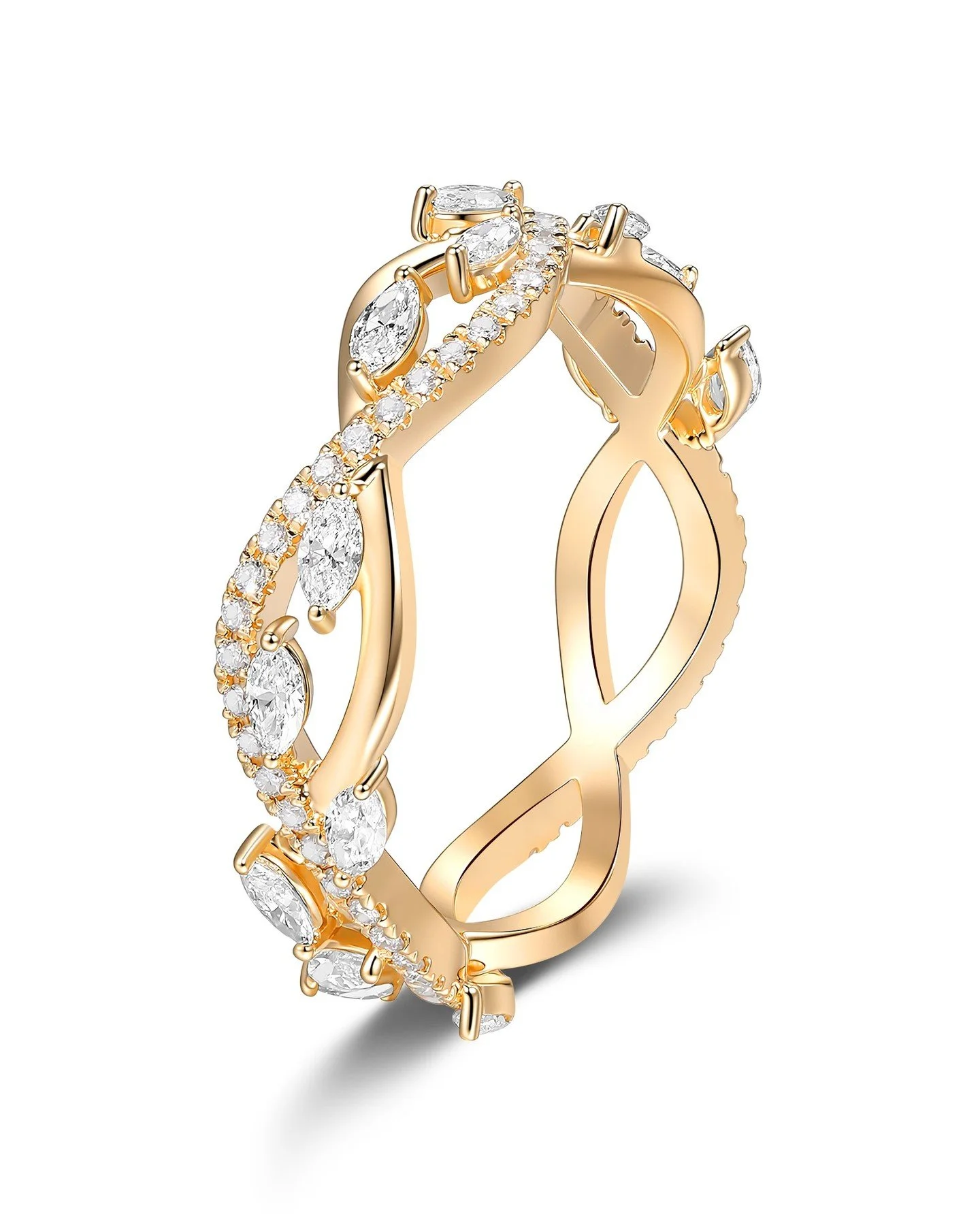 EP.197
Custom Wedding Band - featuring intertwining Pave and Metal bands sprinkled with Marquise Diamonds set on 18K Yellow Gold
#jewelrydesigner #finejewelry #danielyujewelry #customjewelry #engagementring