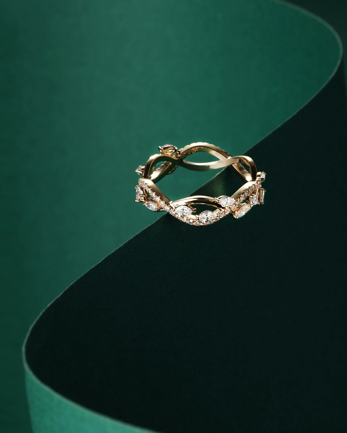 EP.197
Custom Wedding Band - featuring intertwining Pave and Metal bands sprinkled with Marquise Diamonds set on 18K Yellow Gold
#jewelrydesigner #finejewelry #danielyujewelry #customjewelry #engagementring