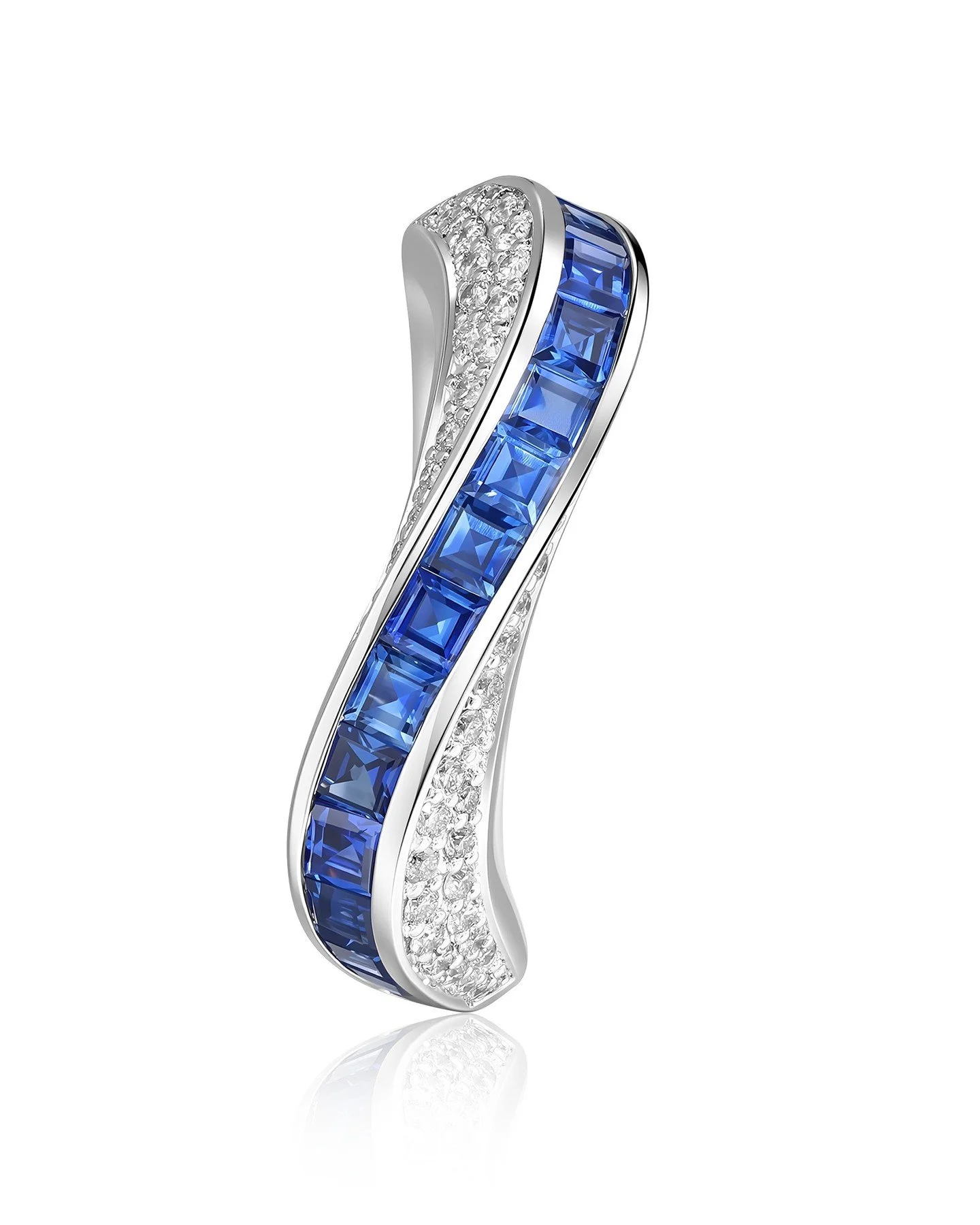 EP.199
Stream Wave - a wave of blue sapphire and naturals set on 18K white Gold
#jewelrydesigner #finejewelry #danielyujewelry #customjewelry #highjewelry