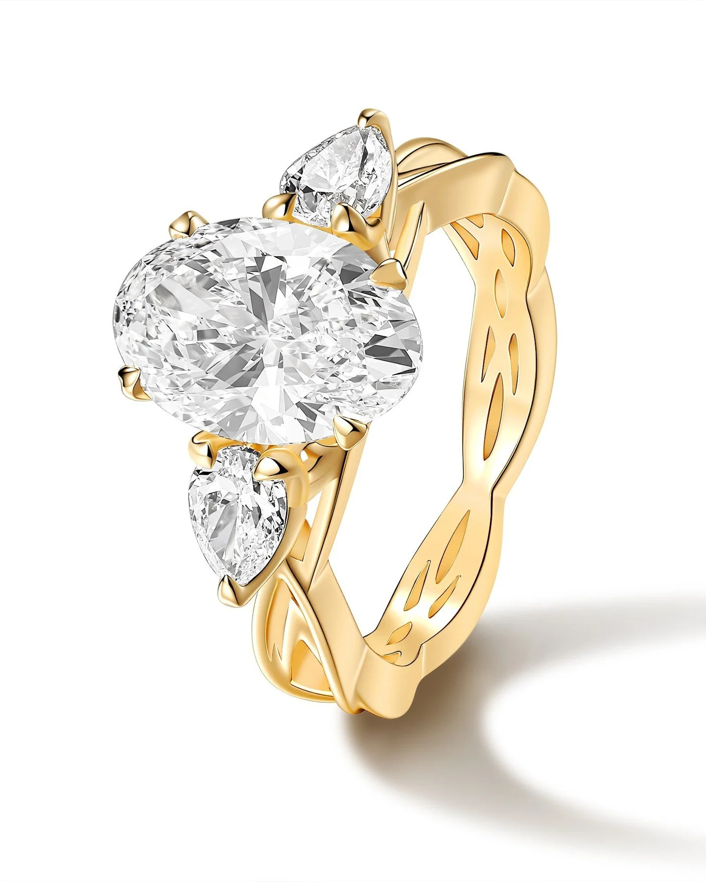 EP.216
Custom Engagement Ring featuring a 2.5CT Oval Natural Diamond set on 18K Yellow Gold with intertwining metal work transitioning into a floral basket
#jewelrydesigner #finejewelry #danielyujewelry #customjewelry #engagementring