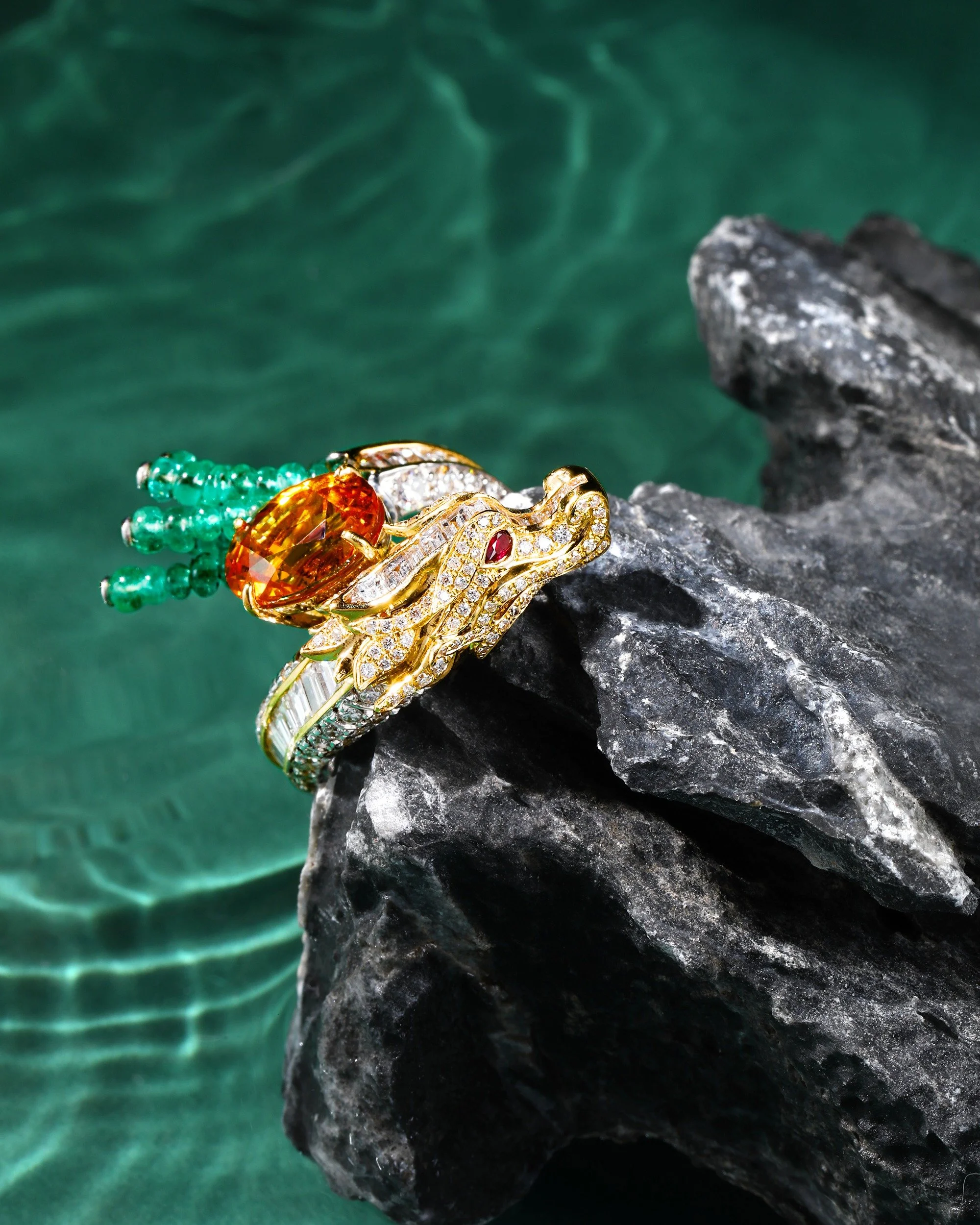 Holding fire, wearing legend. 🐉
Daniel Yu High Jewelry Collection
#jewelrydesigner #finejewelry #danielyujewelry #customjewelry #highjewelry