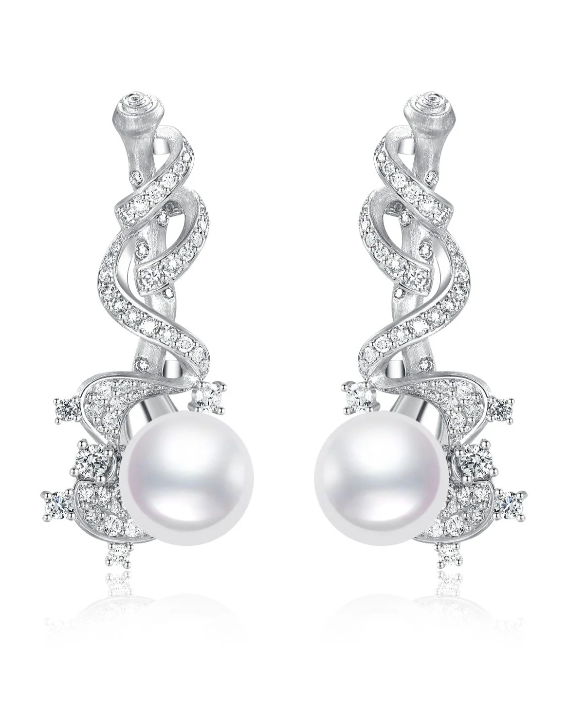 I love the contrast of a flawless spherical shape of a pearl against the metal work and brilliance of diamonds. 

Would you like to see more pearl work from me?

#jewelrydesigner #finejewelry #danielyujewelry #customjewelry #highjewelry