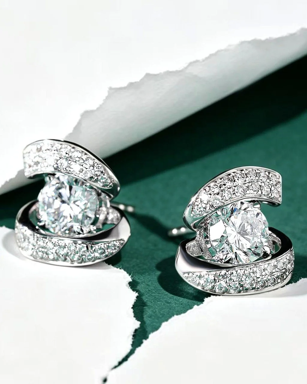 Stream Collection Diamond Earrings for everyday wear

1.269 cts of Brilliant Diamonds set on 14K white gold

#jewelrydesigner #finejewelry #danielyujewelry #customjewelry #highjewelry